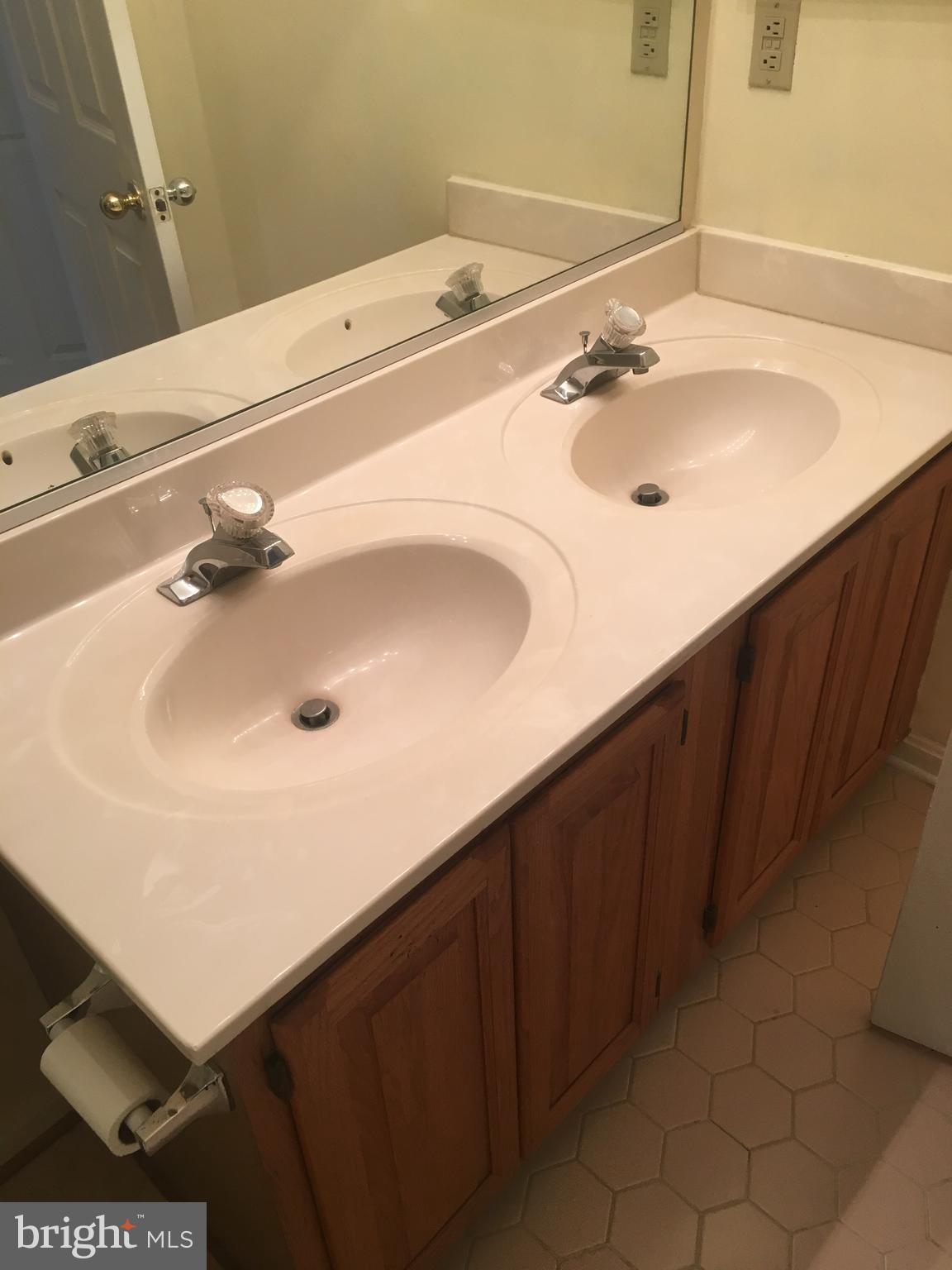 COMPTON VALLEY ESTATES - Residential Lease