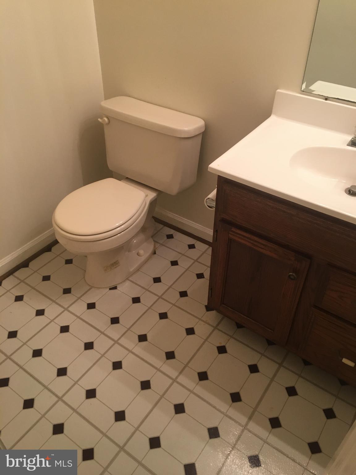 COMPTON VALLEY ESTATES - Residential Lease