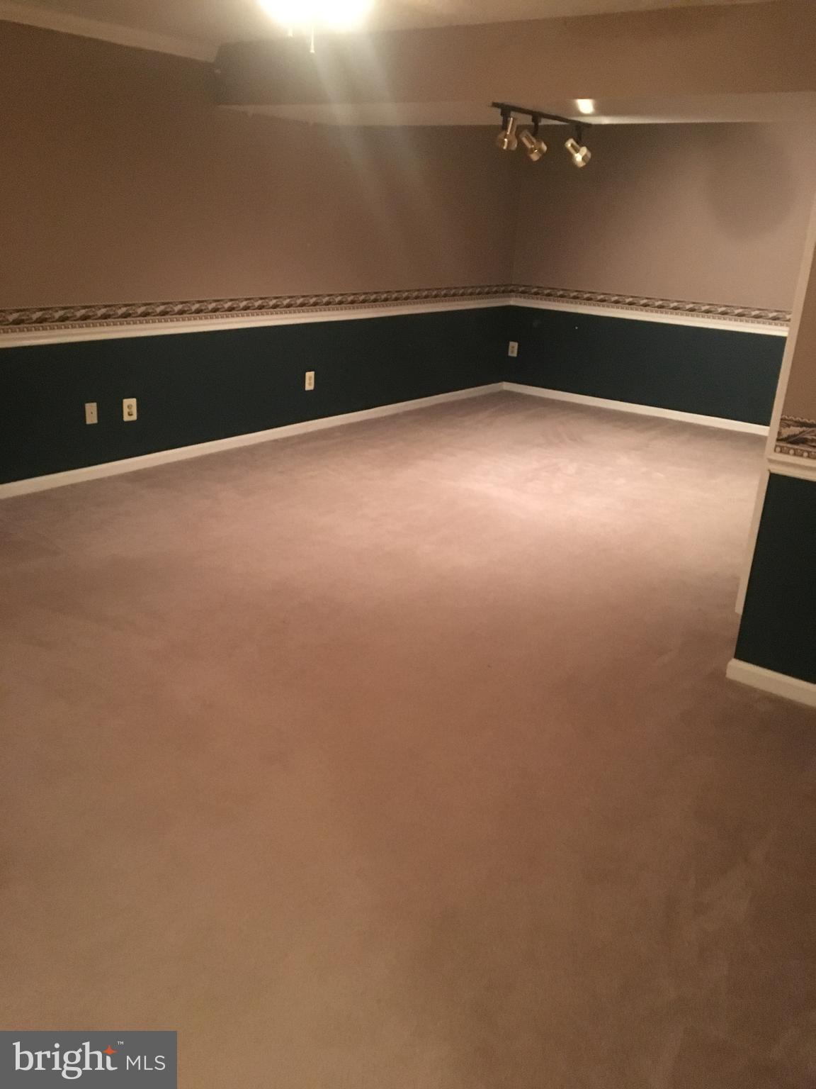 COMPTON VALLEY ESTATES - Residential Lease