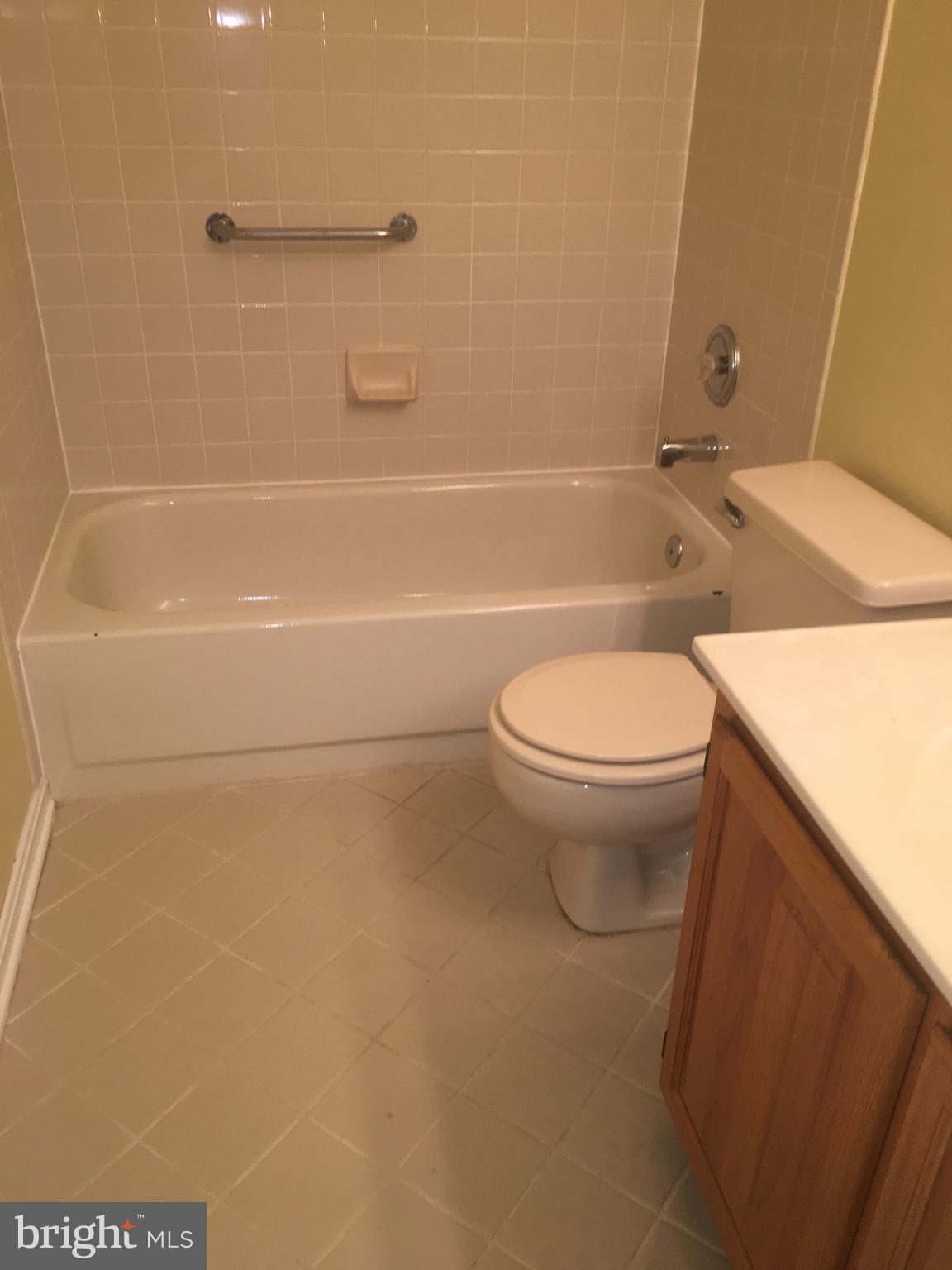 COMPTON VALLEY ESTATES - Residential Lease