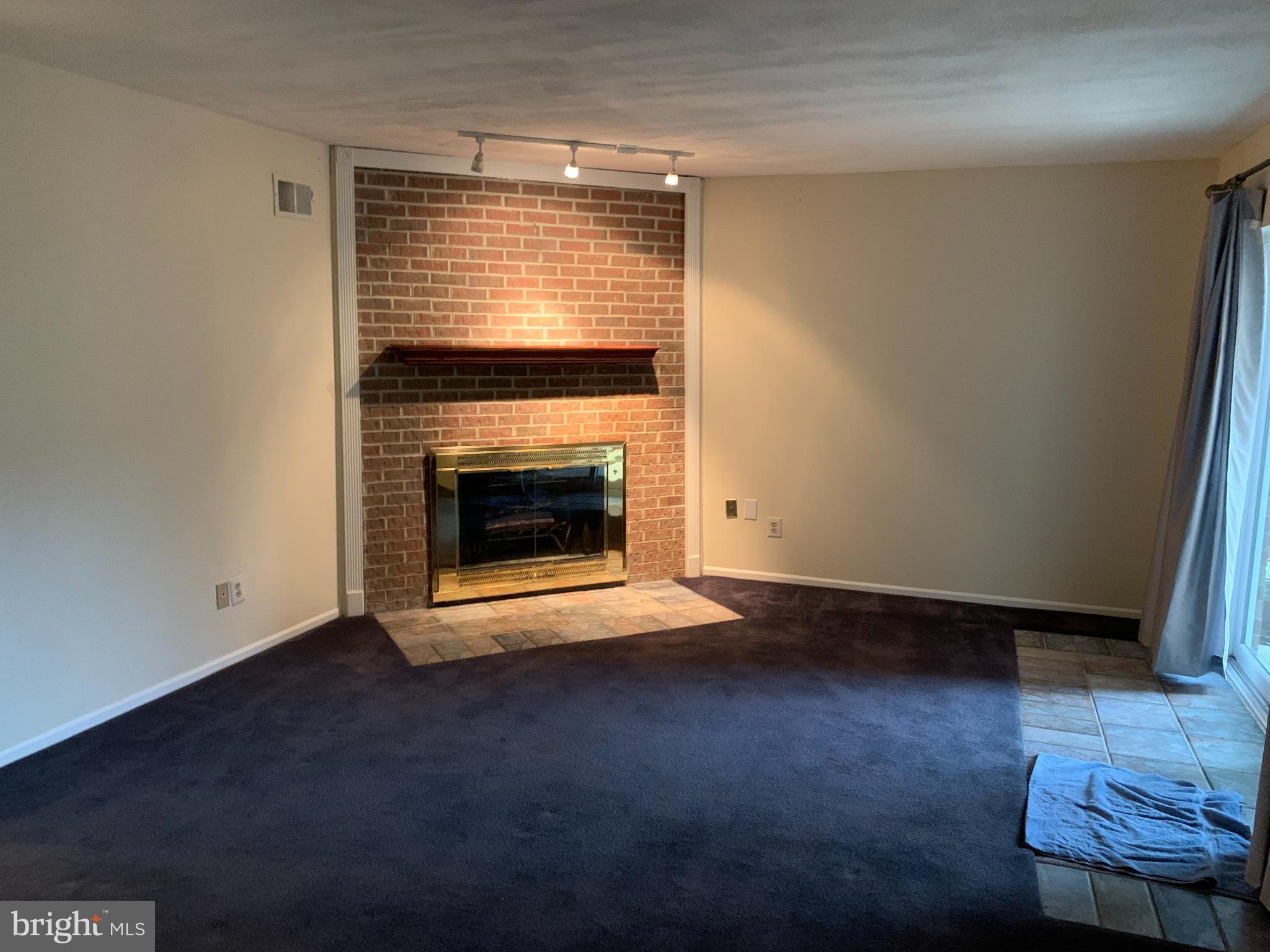 HINES ESTATES - Residential Lease