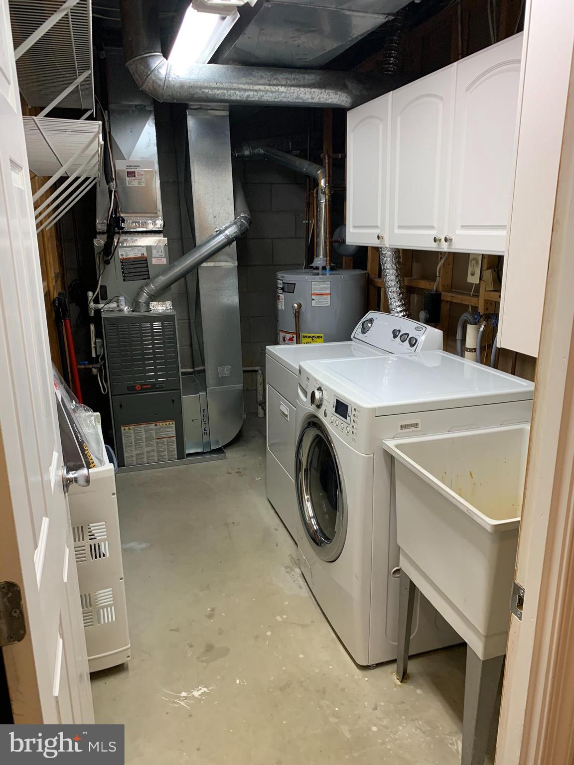 HINES ESTATES - Residential Lease