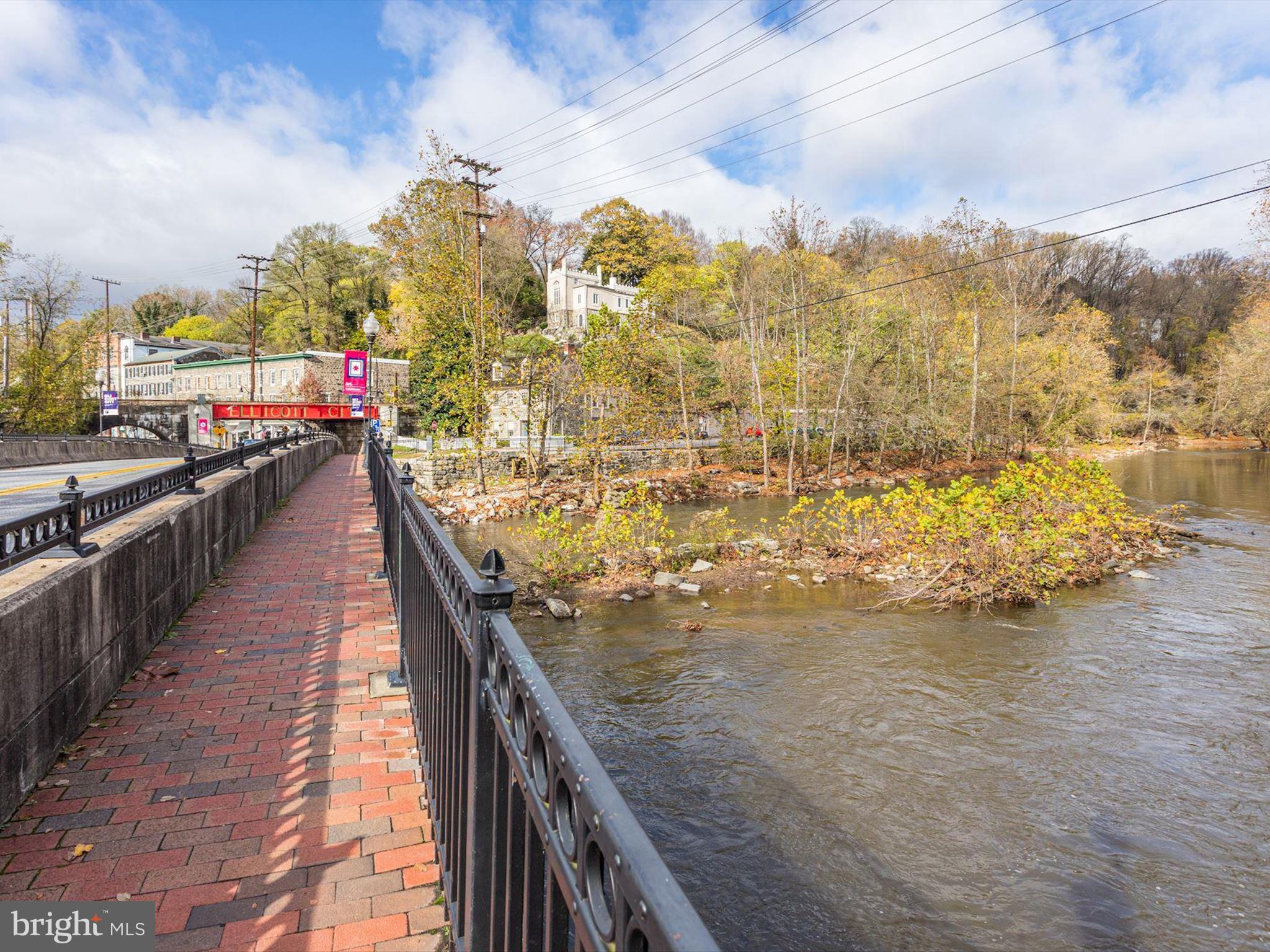 TOWNHOMES OF TIMBERLAND - Residential