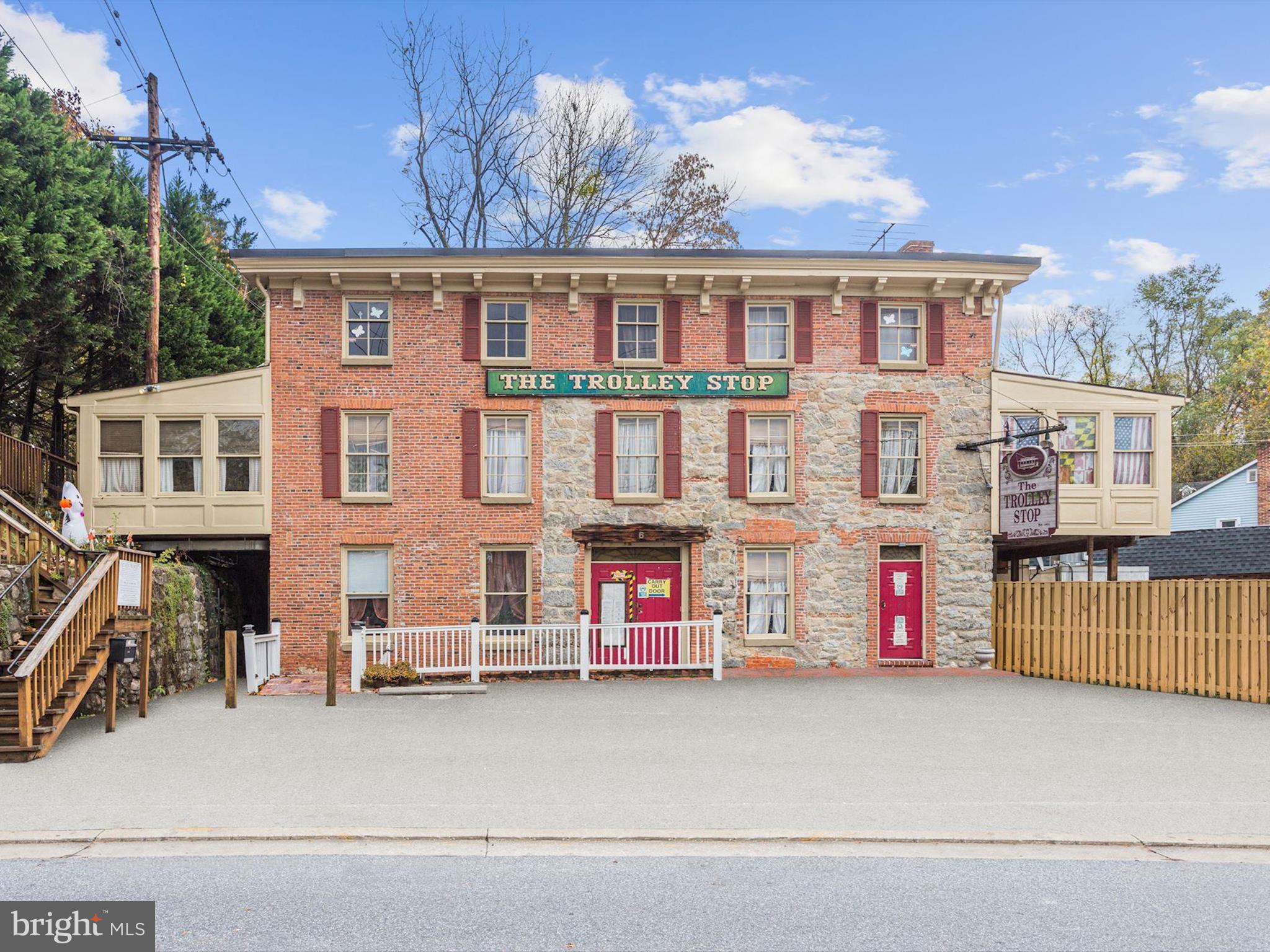 TOWNHOMES OF TIMBERLAND - Residential