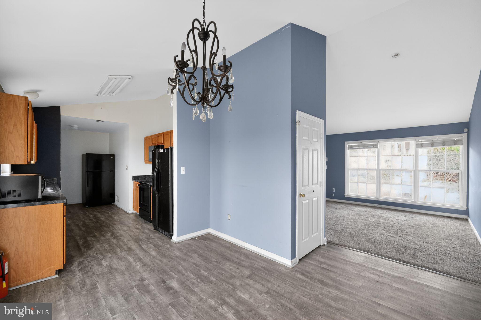 SARAHS CHOICE - Residential