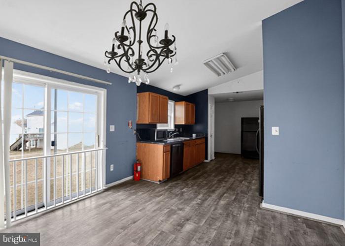 SARAHS CHOICE - Residential