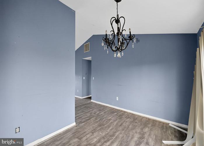 SARAHS CHOICE - Residential