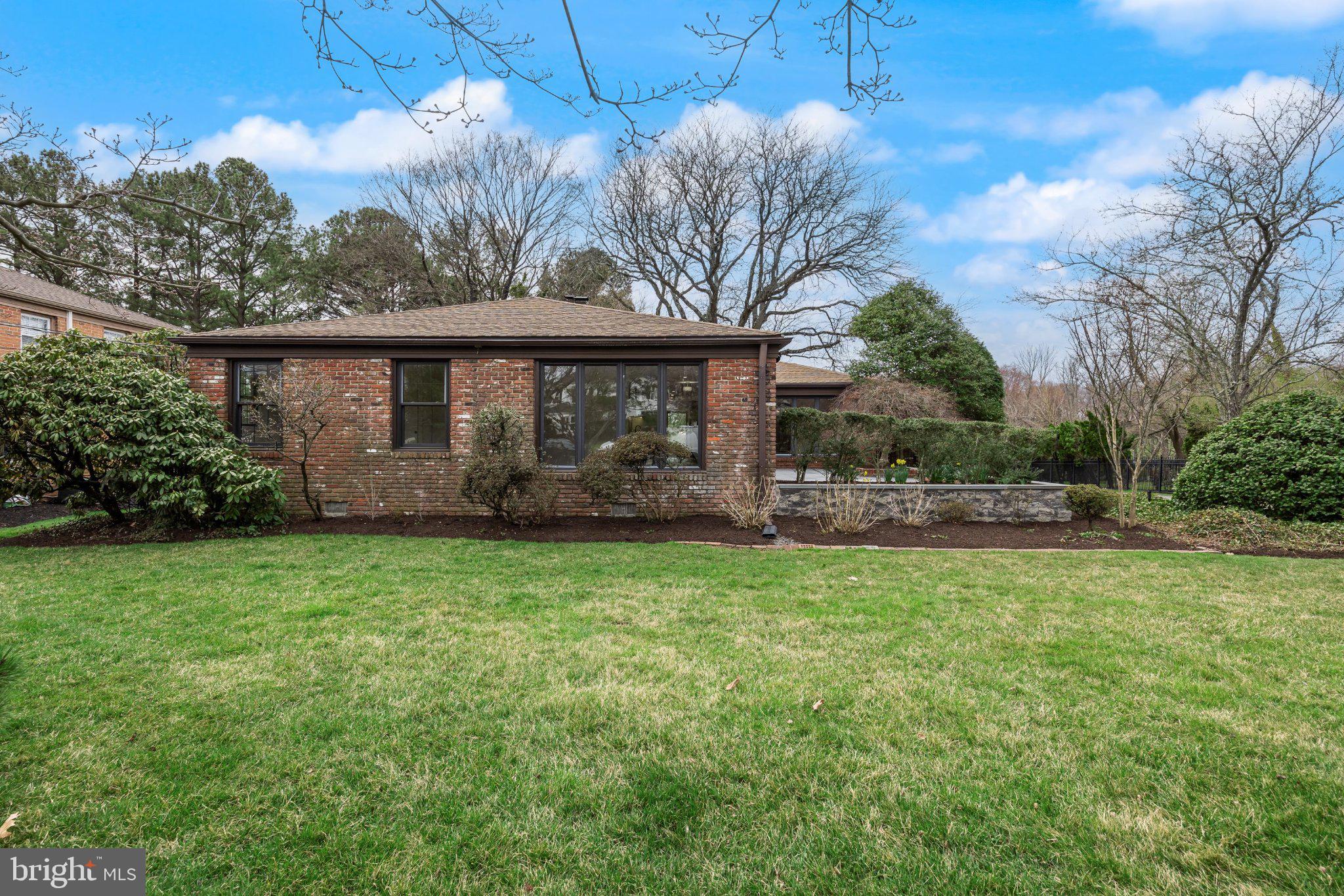 1805 COUNTRY CLUB DRIVE