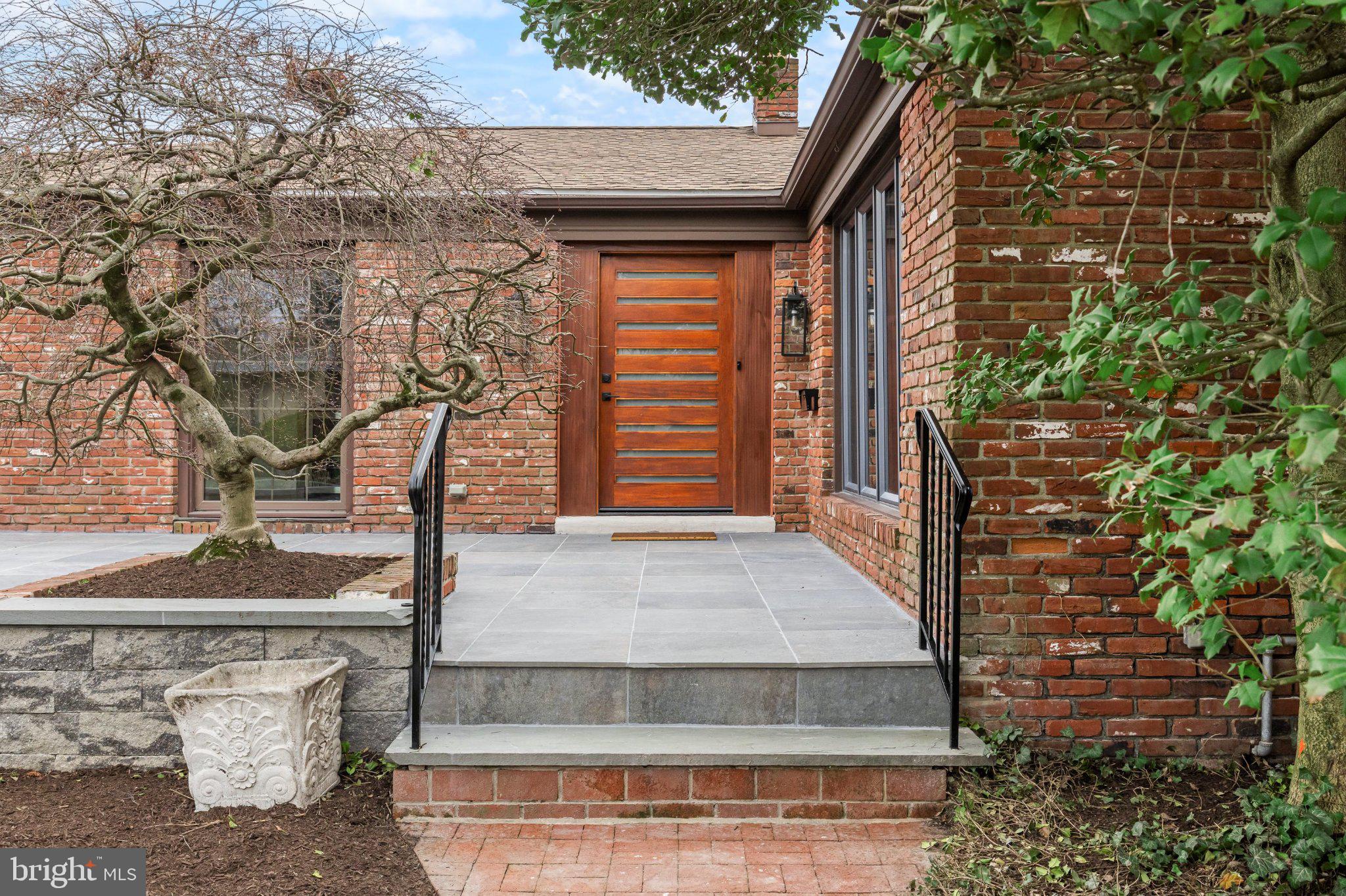 1805 COUNTRY CLUB DRIVE