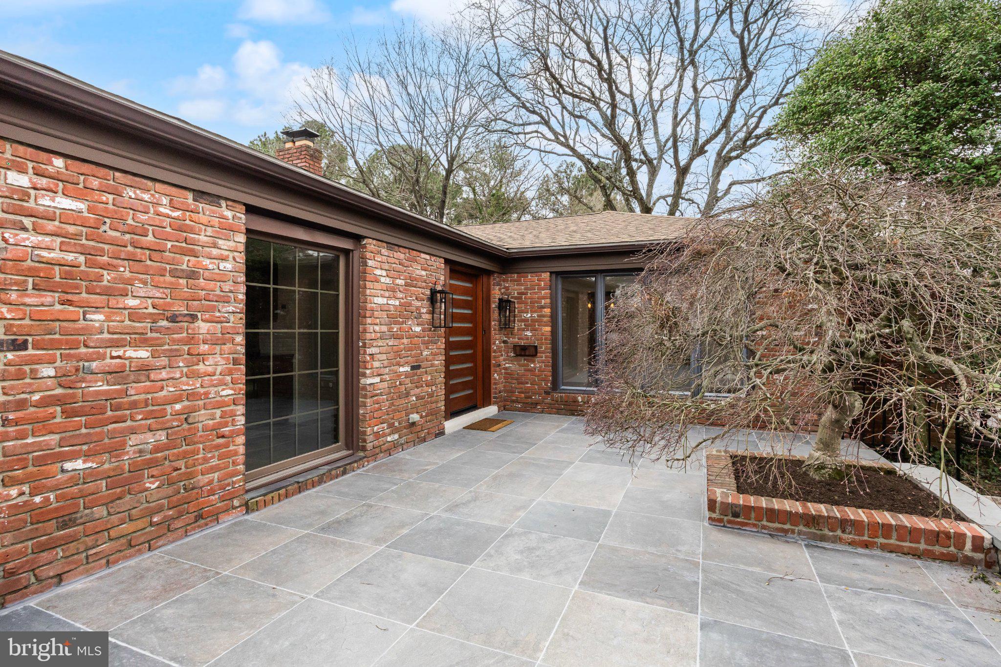 1805 COUNTRY CLUB DRIVE