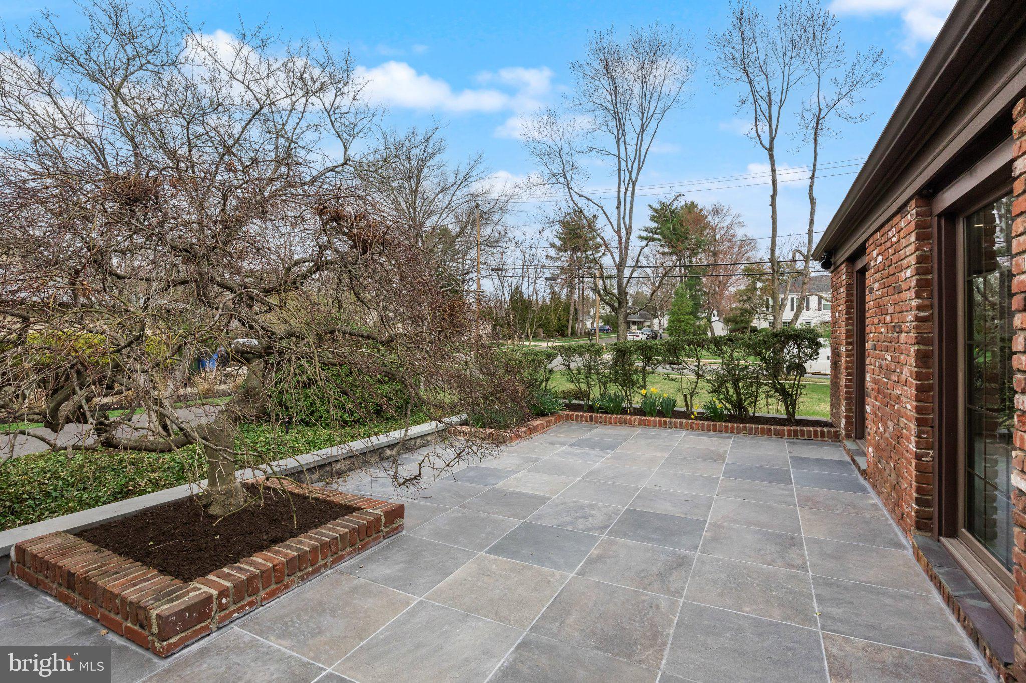 1805 COUNTRY CLUB DRIVE