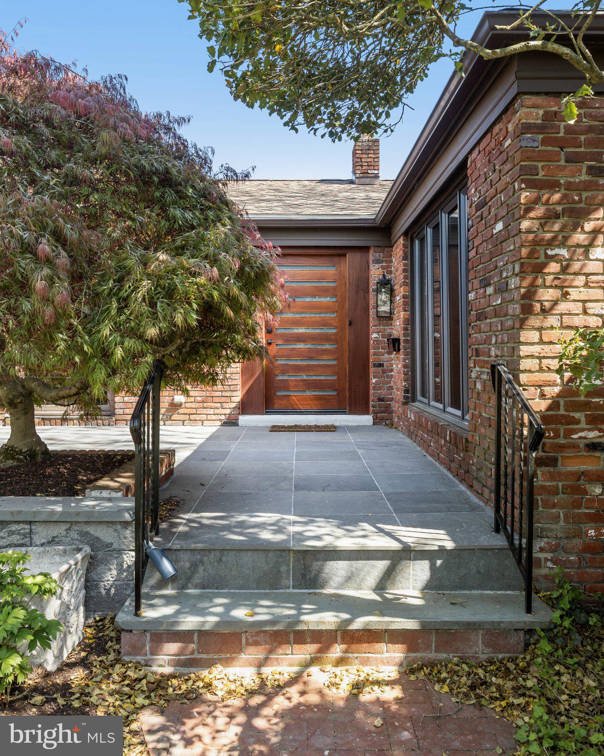 1805 COUNTRY CLUB DRIVE