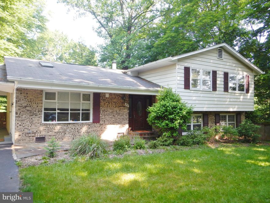 Classic Split Level on almost half-acre lot in the heart of Vienna.  Couple of blocks to downtown Vienna.  One block to Glyndon Park.  Hardwood floors on all three levels.  New roof.  4 bedrooms / 2 full baths on upper floor.  Powder room in Foyer.  Rec Room w/ wood burning fireplace, one full bath, laundry room and French Doors to backyard.  Breakfast area in Kitchen.  Large Patio off Dining Room.  Huge Living Room.  Renovated Baths.  Lease expires on April 30, 2024.