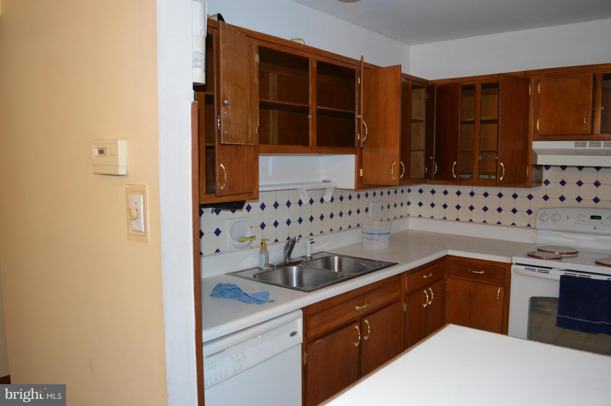 VILLAGE SQUARE - Residential Lease