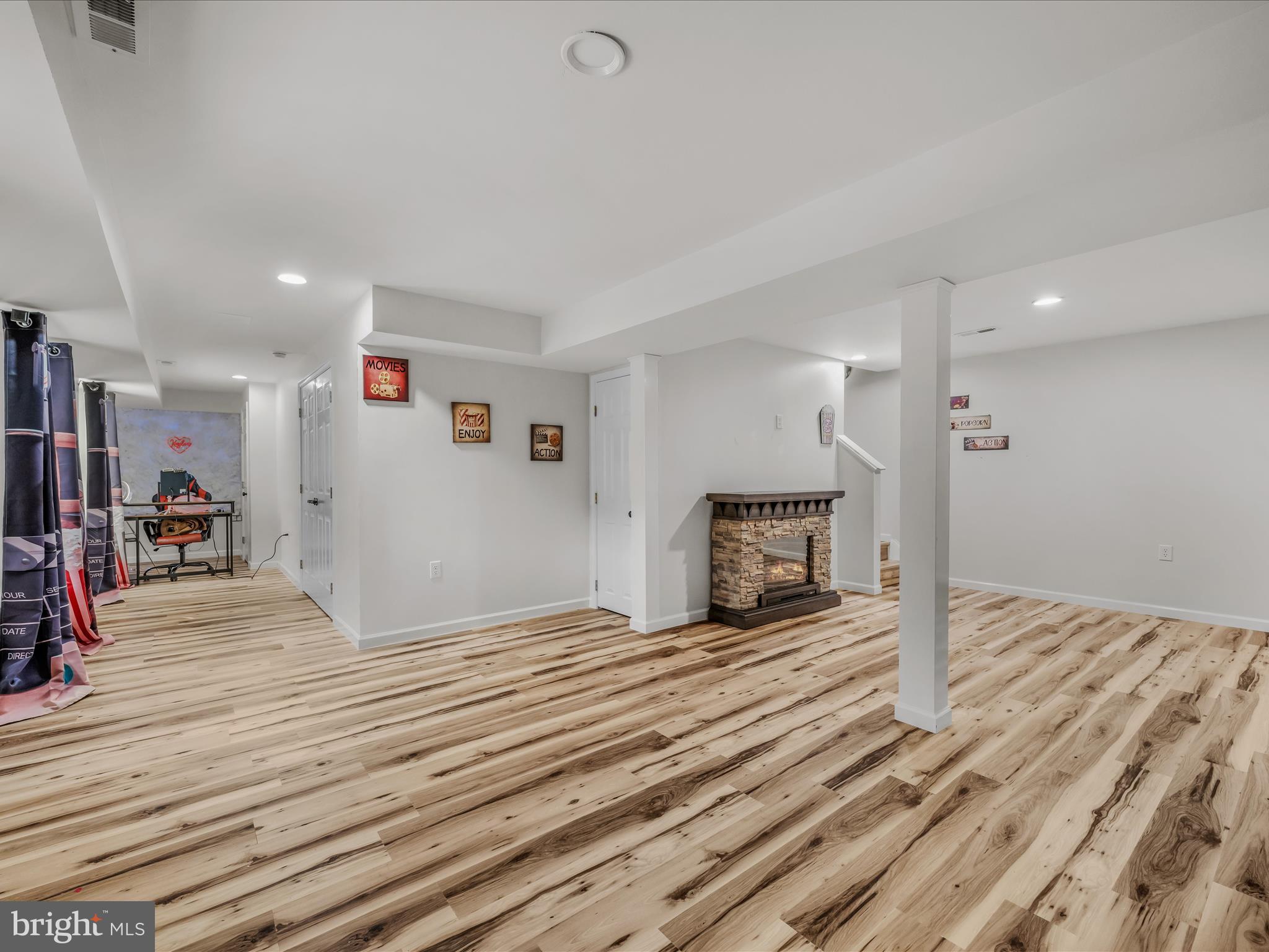 MIDDLE CREEK MANOR - Residential