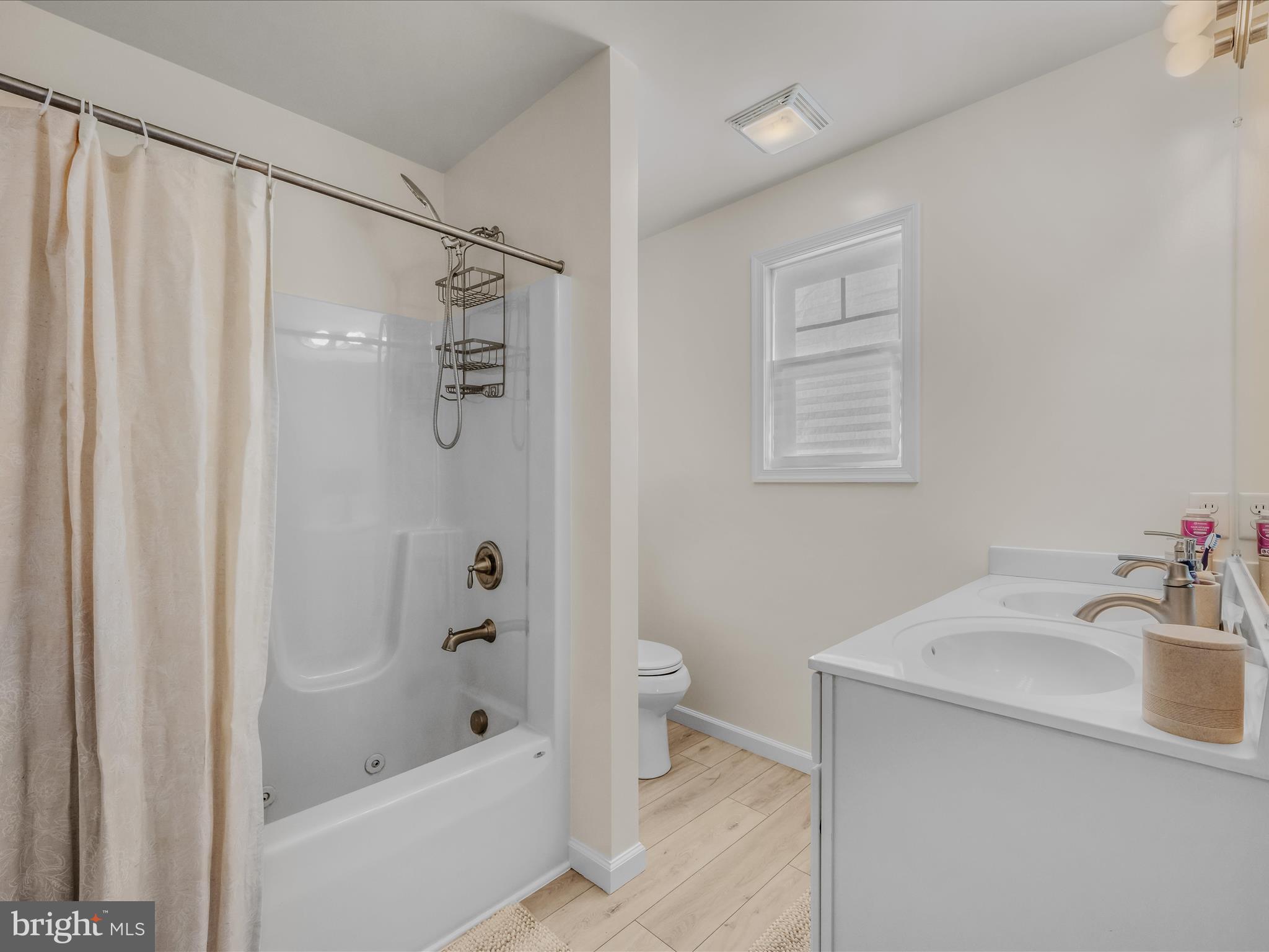 MIDDLE CREEK MANOR - Residential