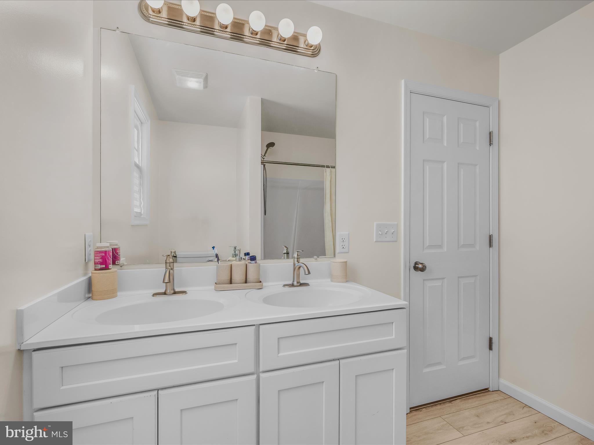 MIDDLE CREEK MANOR - Residential