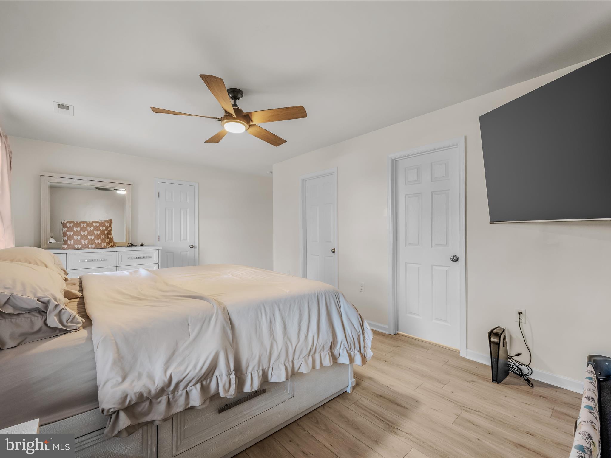 MIDDLE CREEK MANOR - Residential