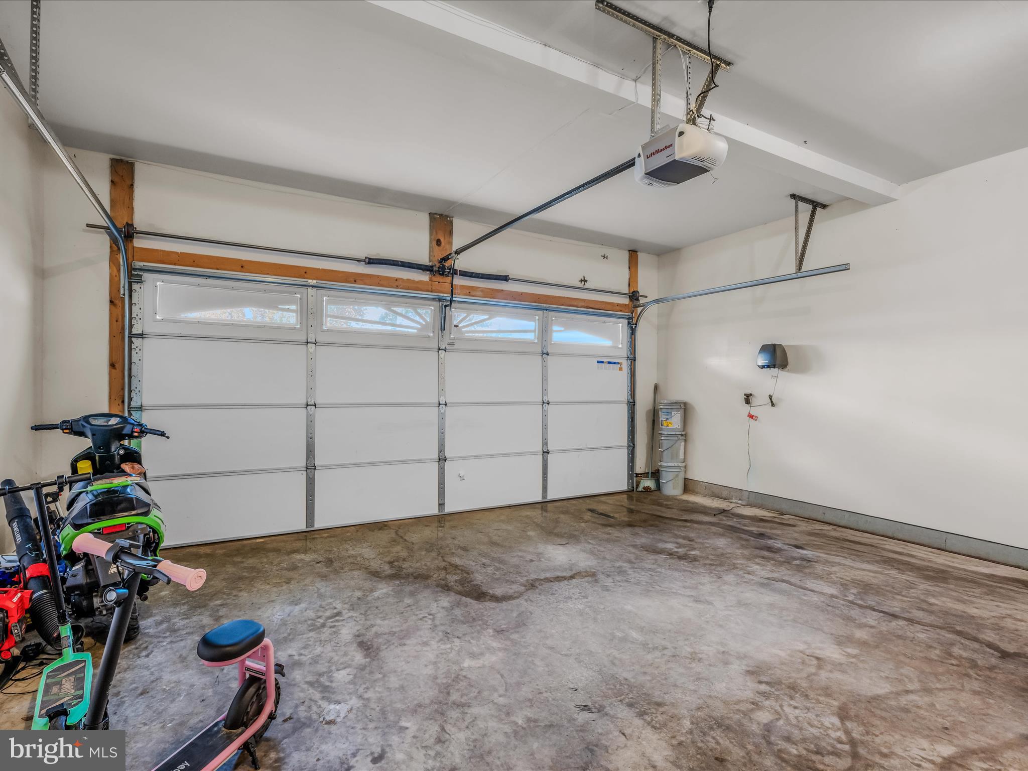 MIDDLE CREEK MANOR - Residential