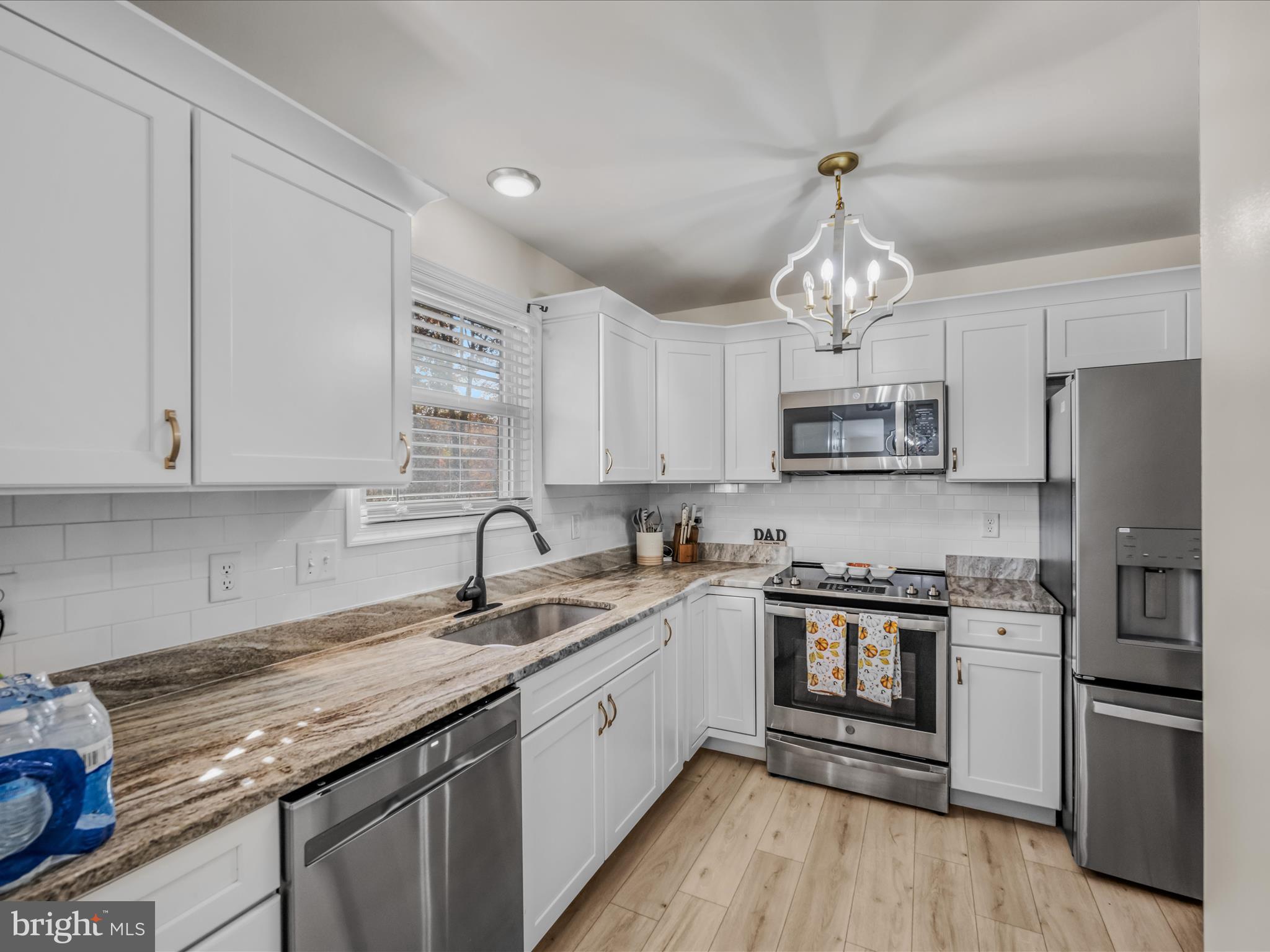 MIDDLE CREEK MANOR - Residential