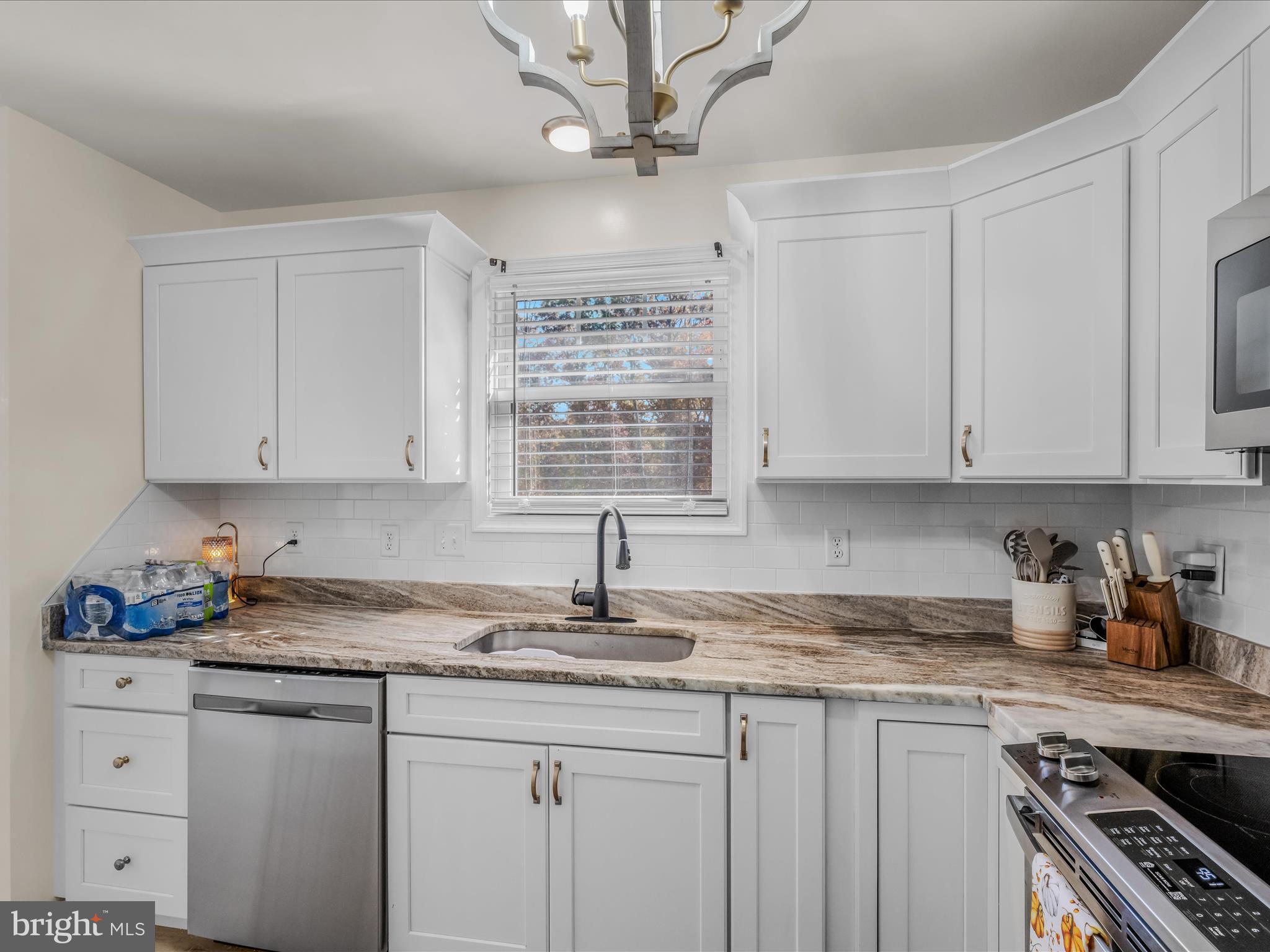 MIDDLE CREEK MANOR - Residential