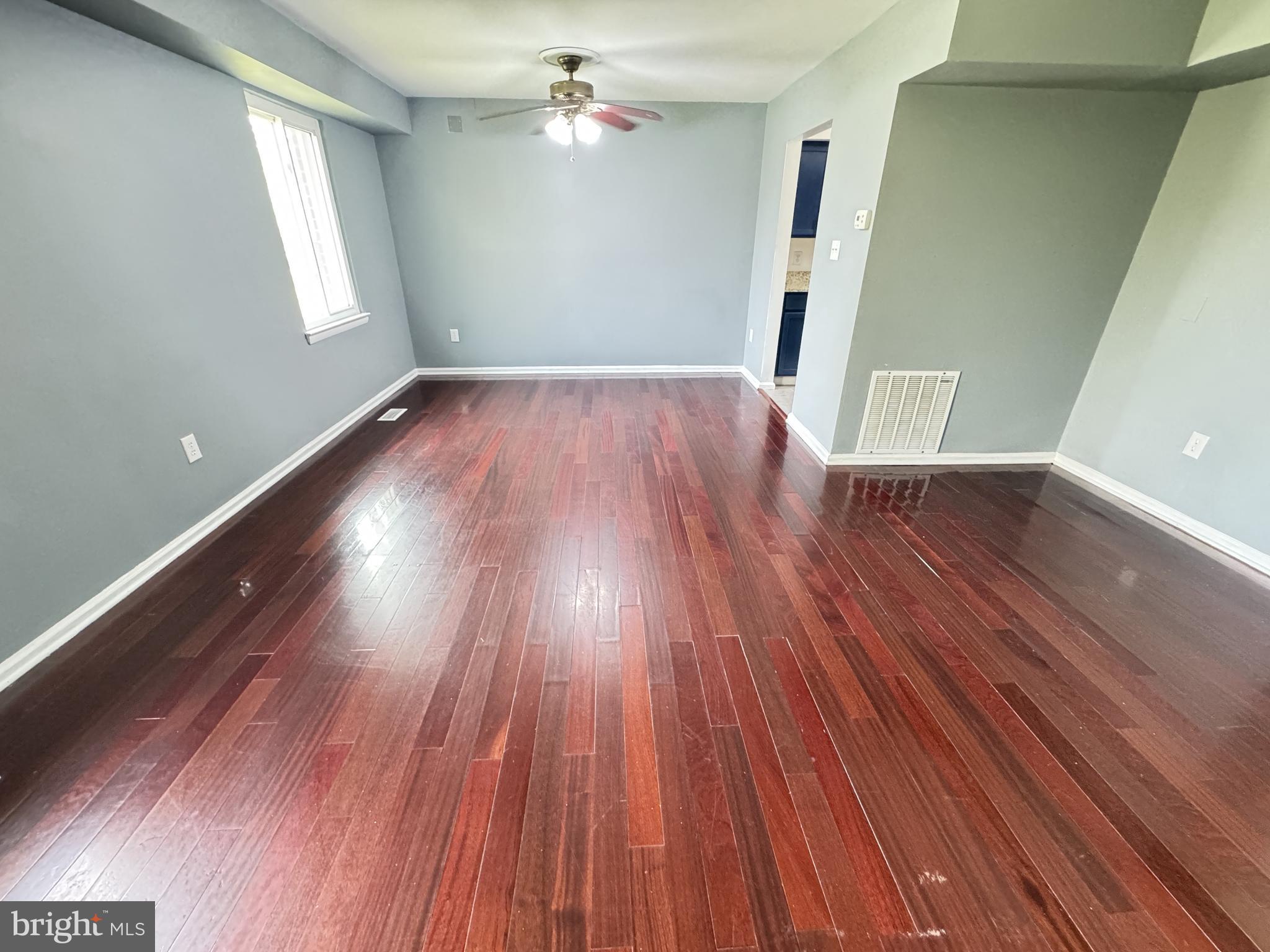 748 W SIDE DRIVE 7
