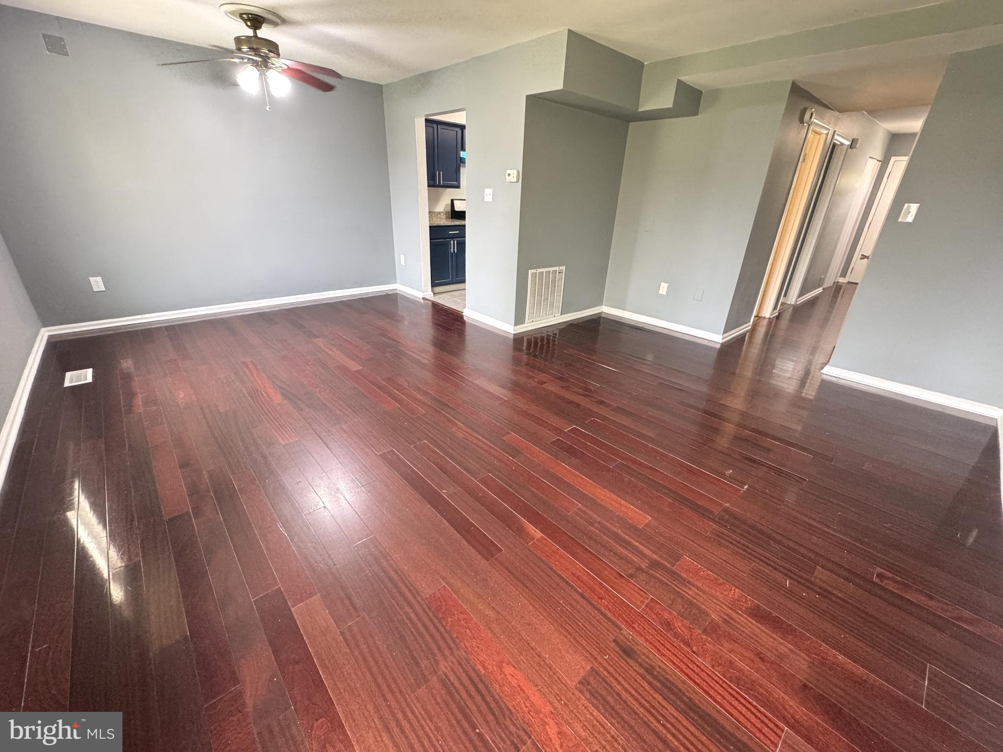 748 W SIDE DRIVE 7