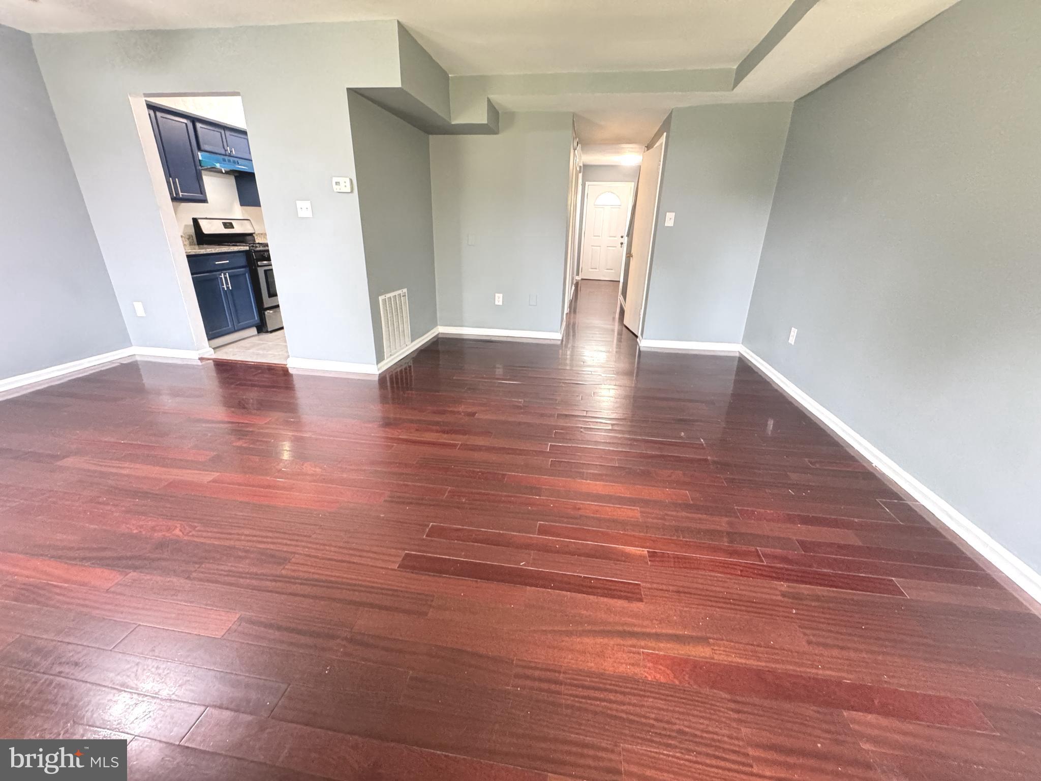 748 W SIDE DRIVE 7