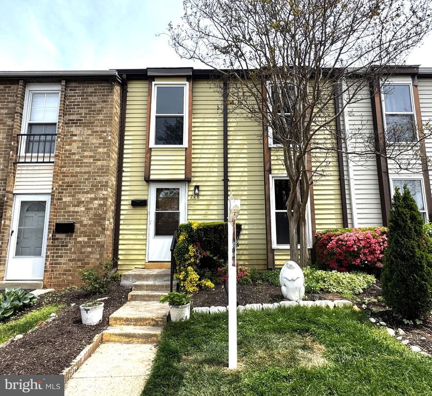 GREAT OPPORTUNITY TO OWN THIS TOWNHOUSE WITH 5 BEDROOMS 3.5 BATHS!  ONE OF THE  LARGEST UNIT WITH 4 BEDS AND 2 FULL BATHS ON THE UPPER LEVEL, PLUS FINISHED BASEMENT WITH BEDROOM AND FULL BATH.   FRESH PAINTS, NEWLY RENOVATED KITCHEN  WITH NEW APPLIANCES AND GRANITE COUNTERTOPS,  MAIN LEVEL HARDWOOD FLOOR,   LIVING DINNING AND FAMILY ROOM,  RENOVATED ALL 3.5 BATHROOMS WITH  NEW VANITIES/LIGHTS/TOILETS,   BASEMENT FINISHED WITH NEW FULL BATH, BEDROOM, DEN AND RECREATION ROOM.   PRIVACY FENCE IN THE BACKYARD AND PATIO.  BRAND NEW ROOF WITH TRANSFERABLE WARRANTY,   HVAC AND WINDOWS 8 YEARS, HOT WATER HEATER 6 YEARS. WALK TO SHOPS AND GROCERY STORE, CLOSE TO 270, 119, 117 ETC.  VERY CONVENIENT LOCATION!  WALKING TRAILS IN NEAR-BY PARK.