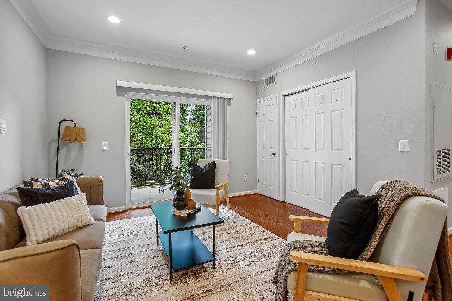 1571 SPRING GATE DRIVE 6106