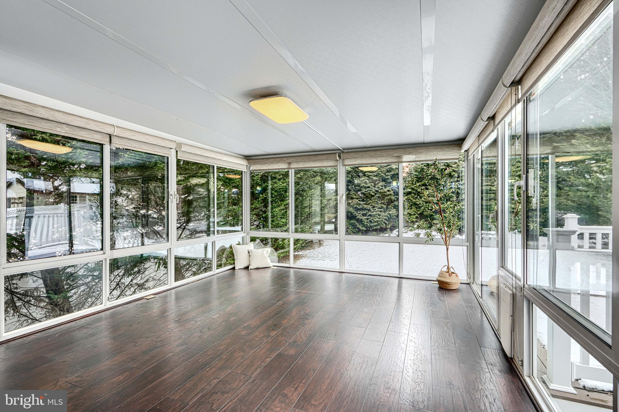 TOWSON MANOR - Residential