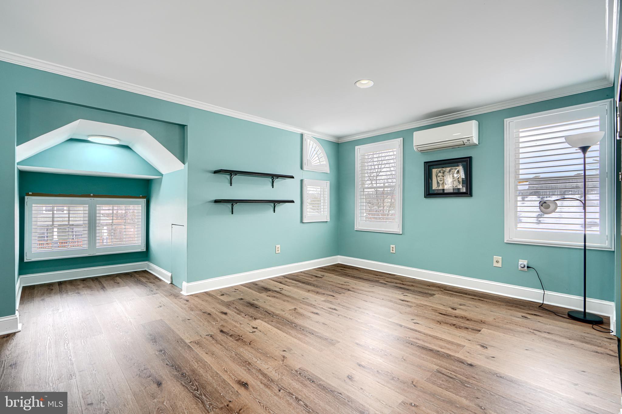 TOWSON MANOR - Residential