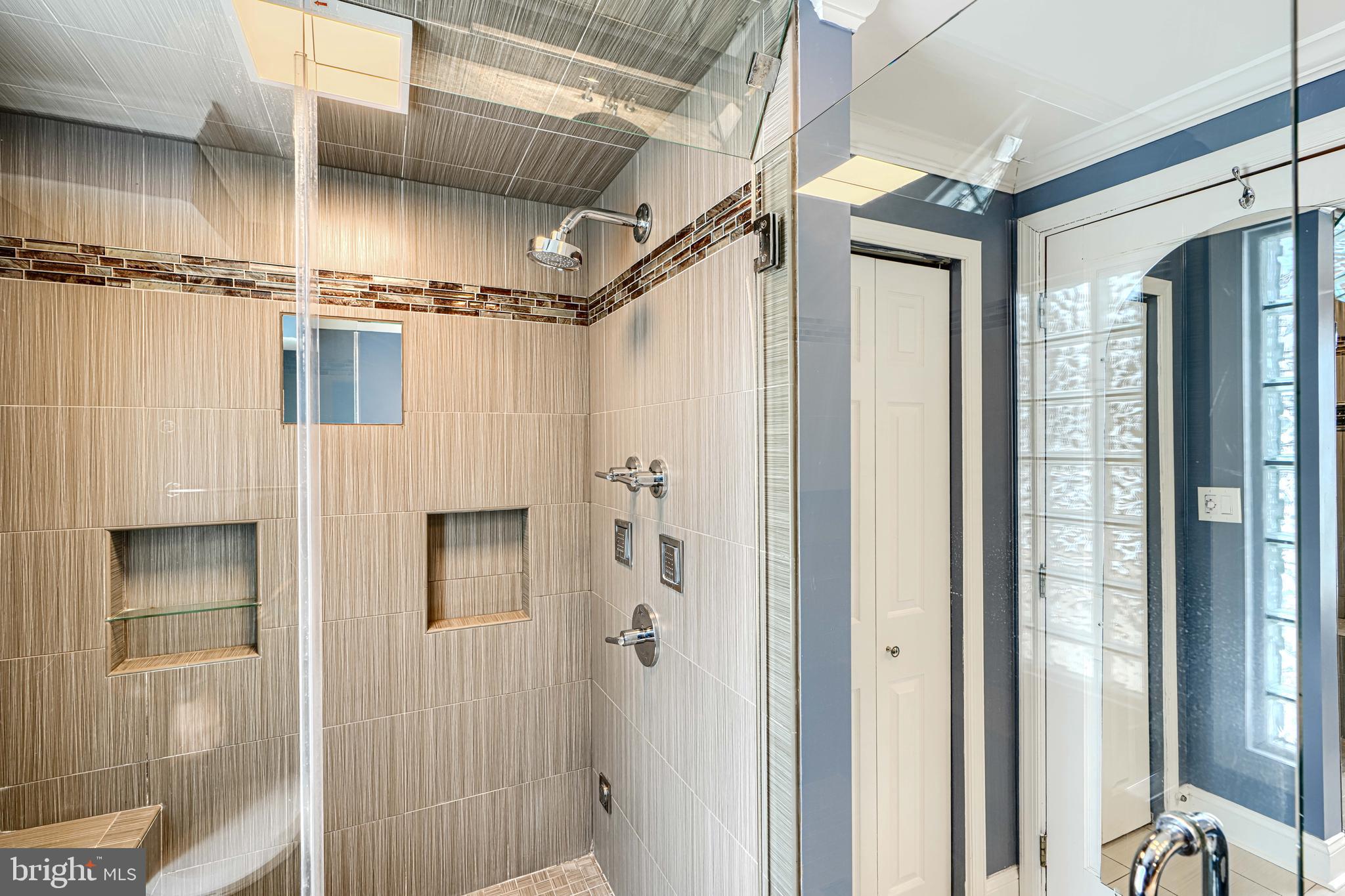 TOWSON MANOR - Residential