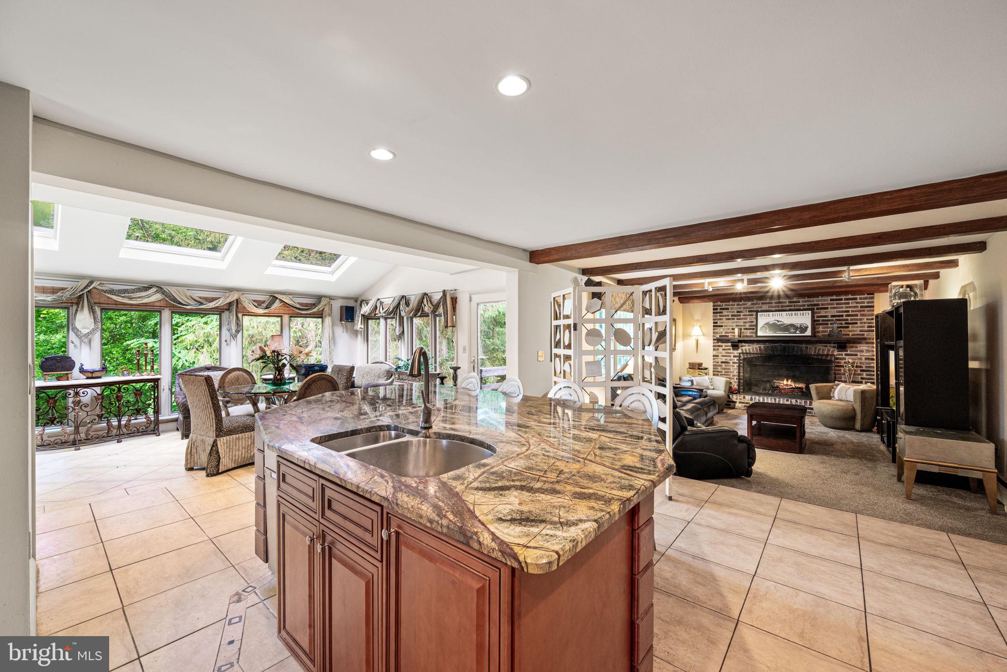 2169 HARTS LANE