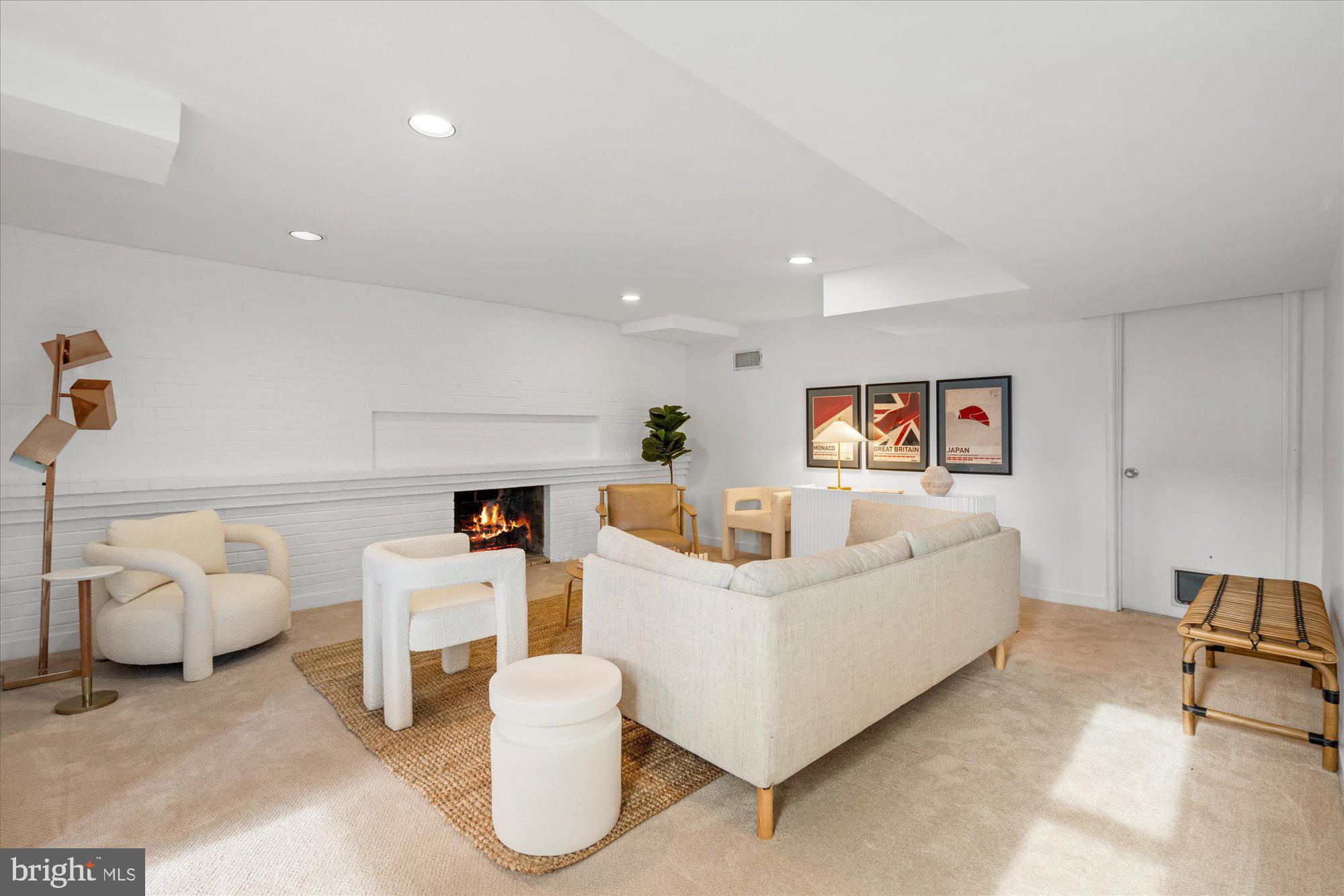 MONTICELLO PARK - Residential