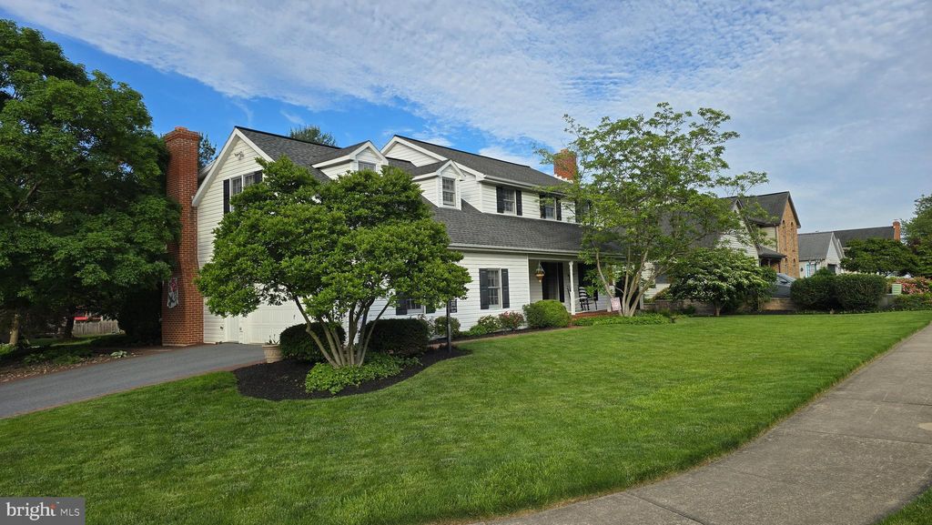 Photo of 1035 Clearview Avenue, EPHRATA, PA 17522 (MLS # PALA2070168)