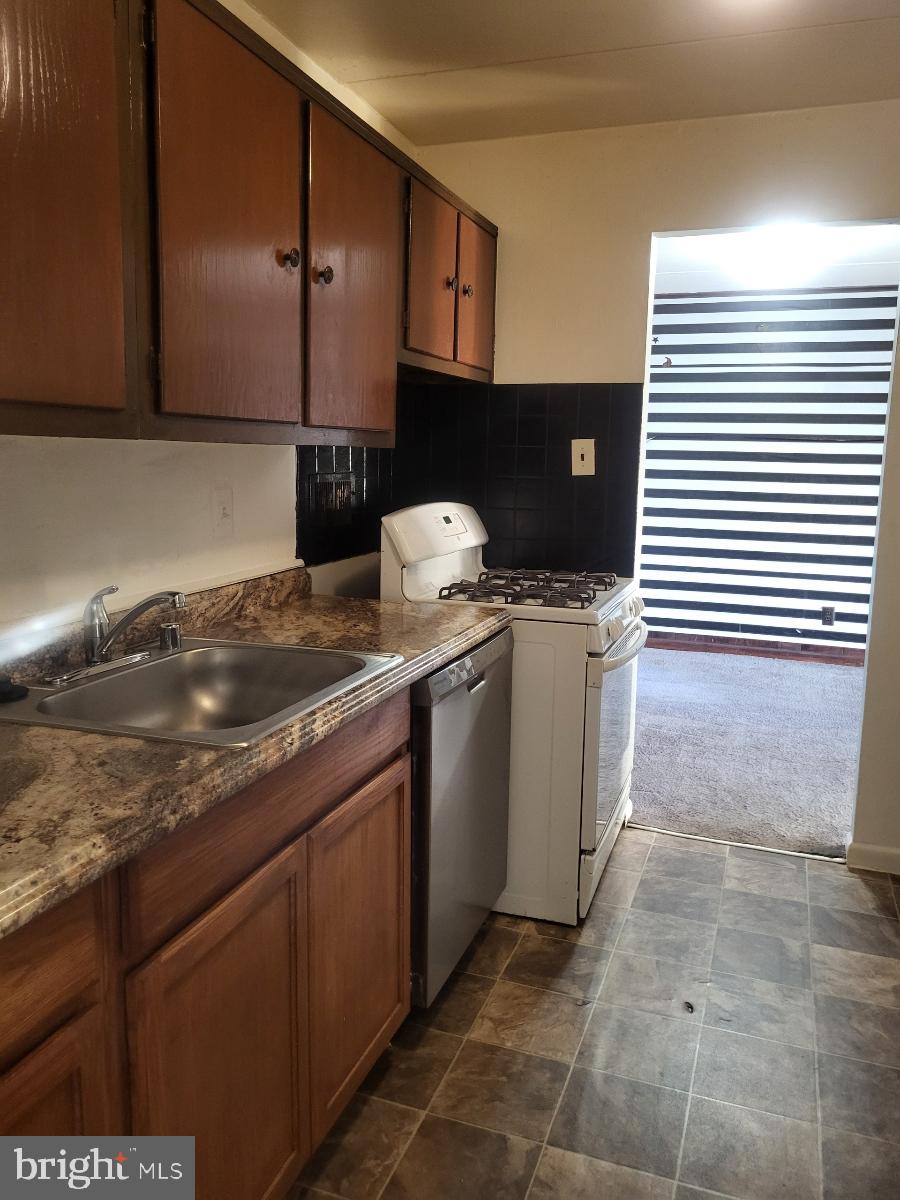 PARKWAY CONDOMINIUMS - Residential