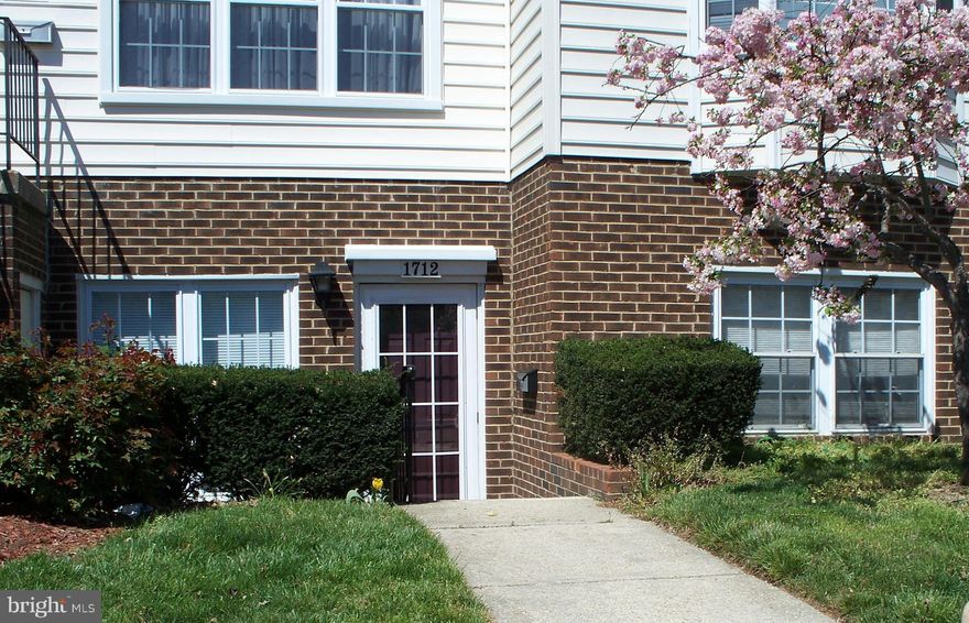 LOVELY HOME W/FENCED COURTYARD**PREFER NO SMOKING AND NO PETS, WILL CONSIDER CASE BY CASE THOUGH**