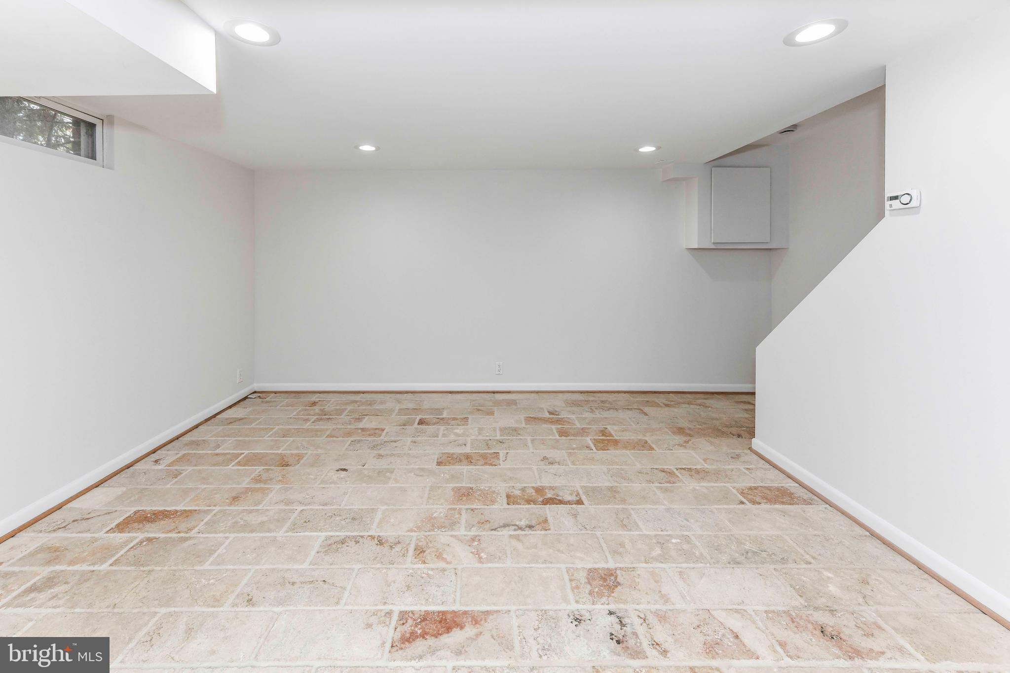 JEFFERSON MANOR - Residential Lease