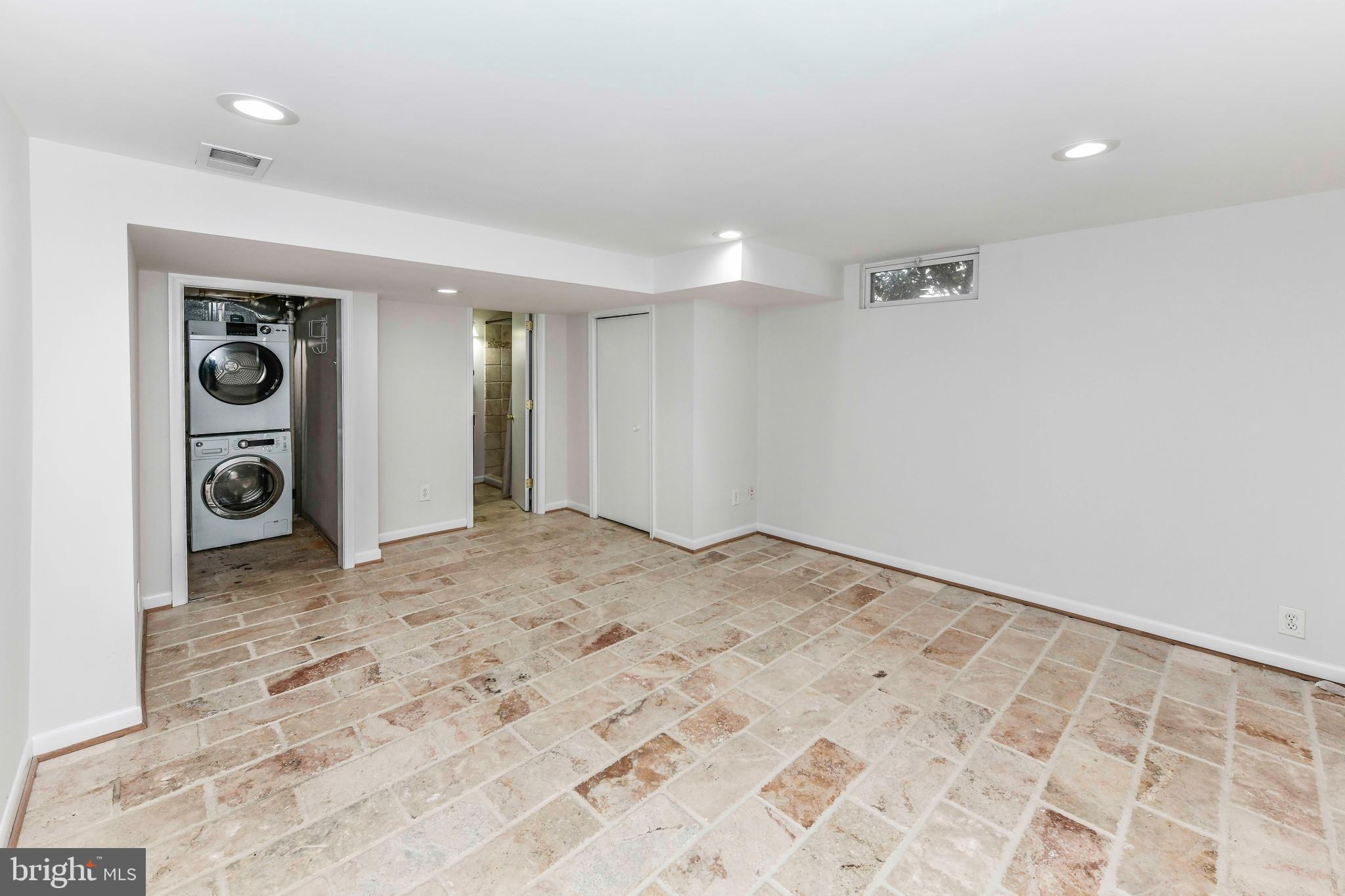 JEFFERSON MANOR - Residential Lease