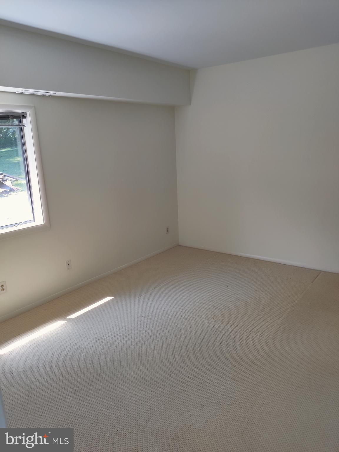 ANNANDALE ACRES - Residential Lease