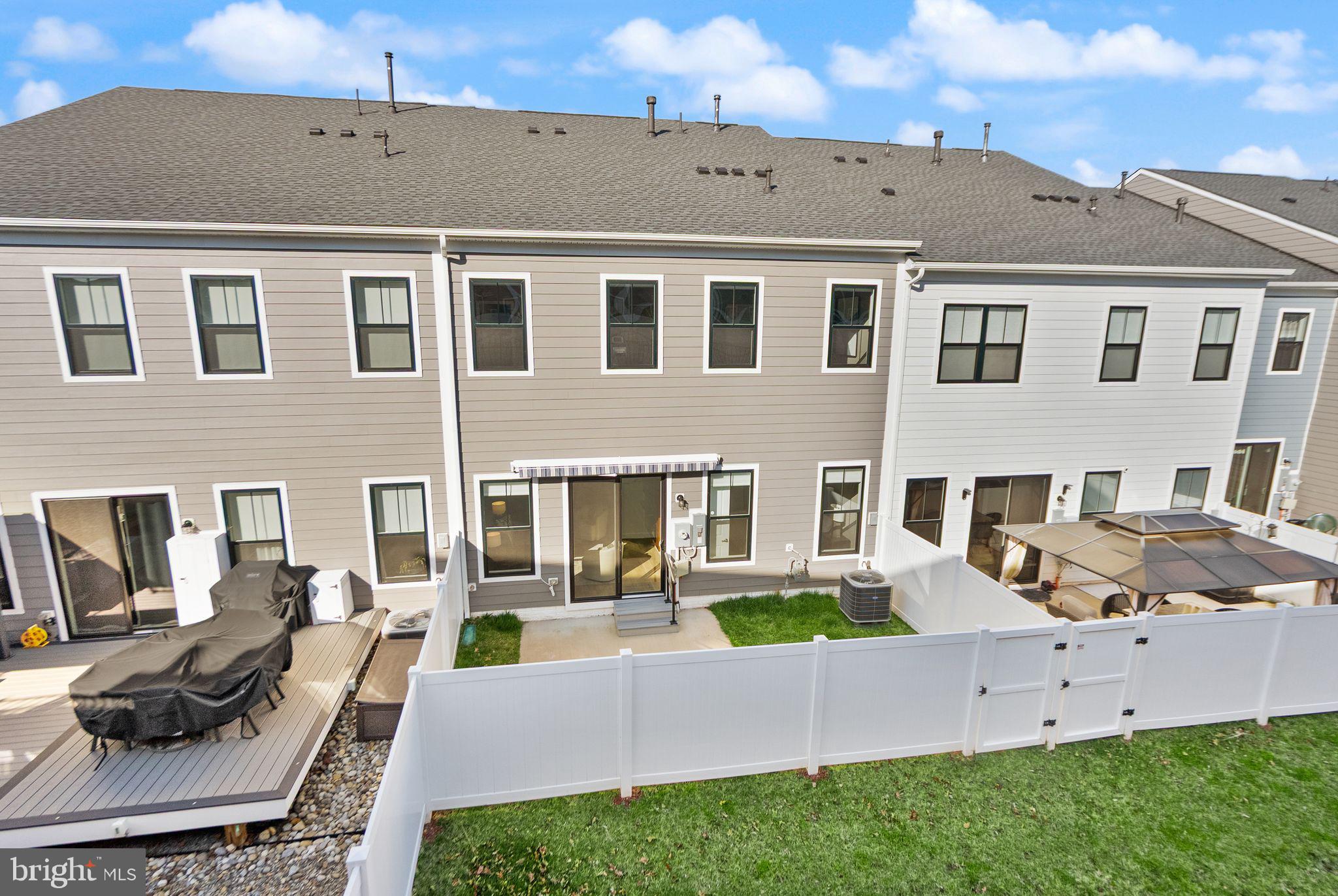 CADENCE AT LANSDOWNE - Residential