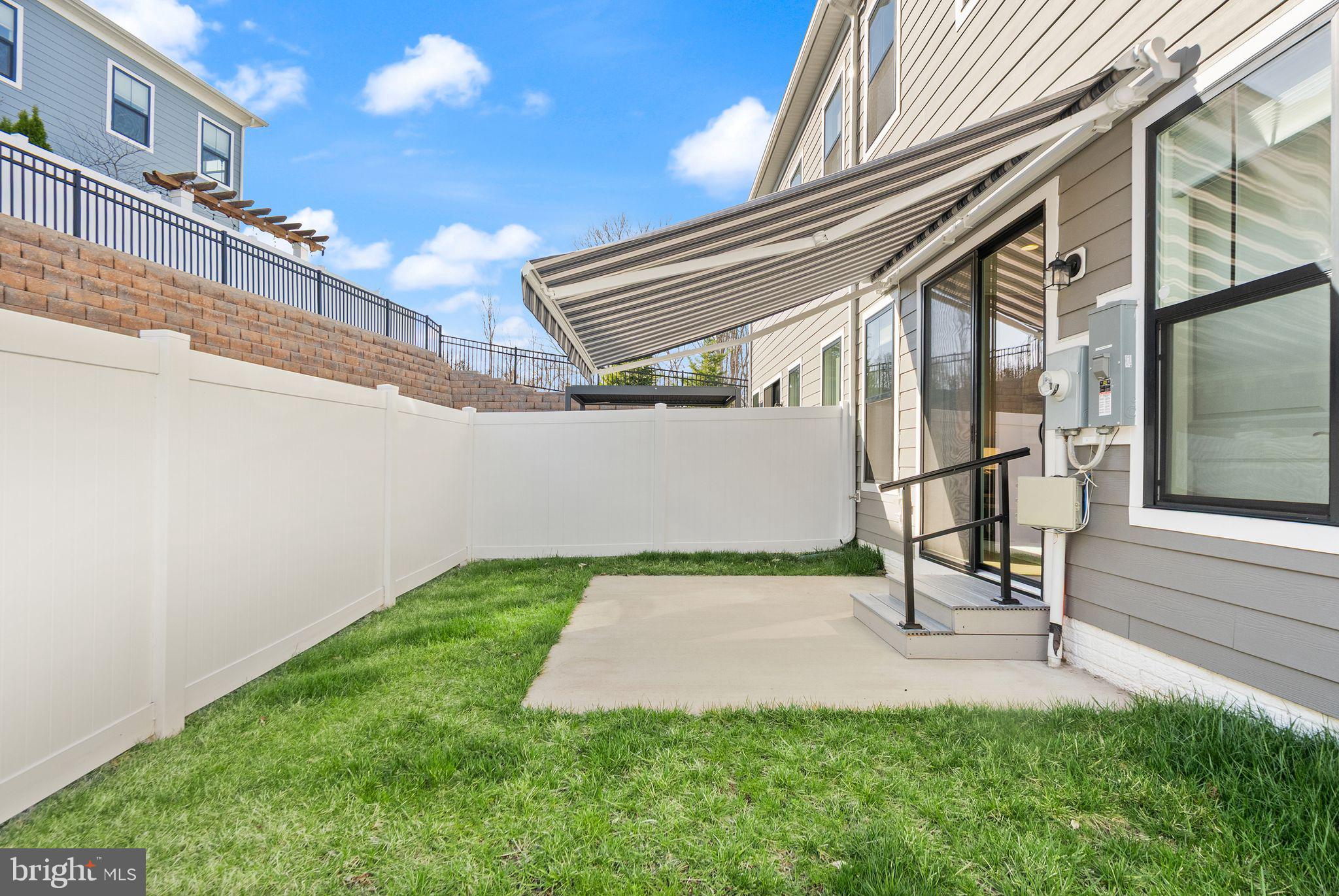 CADENCE AT LANSDOWNE - Residential