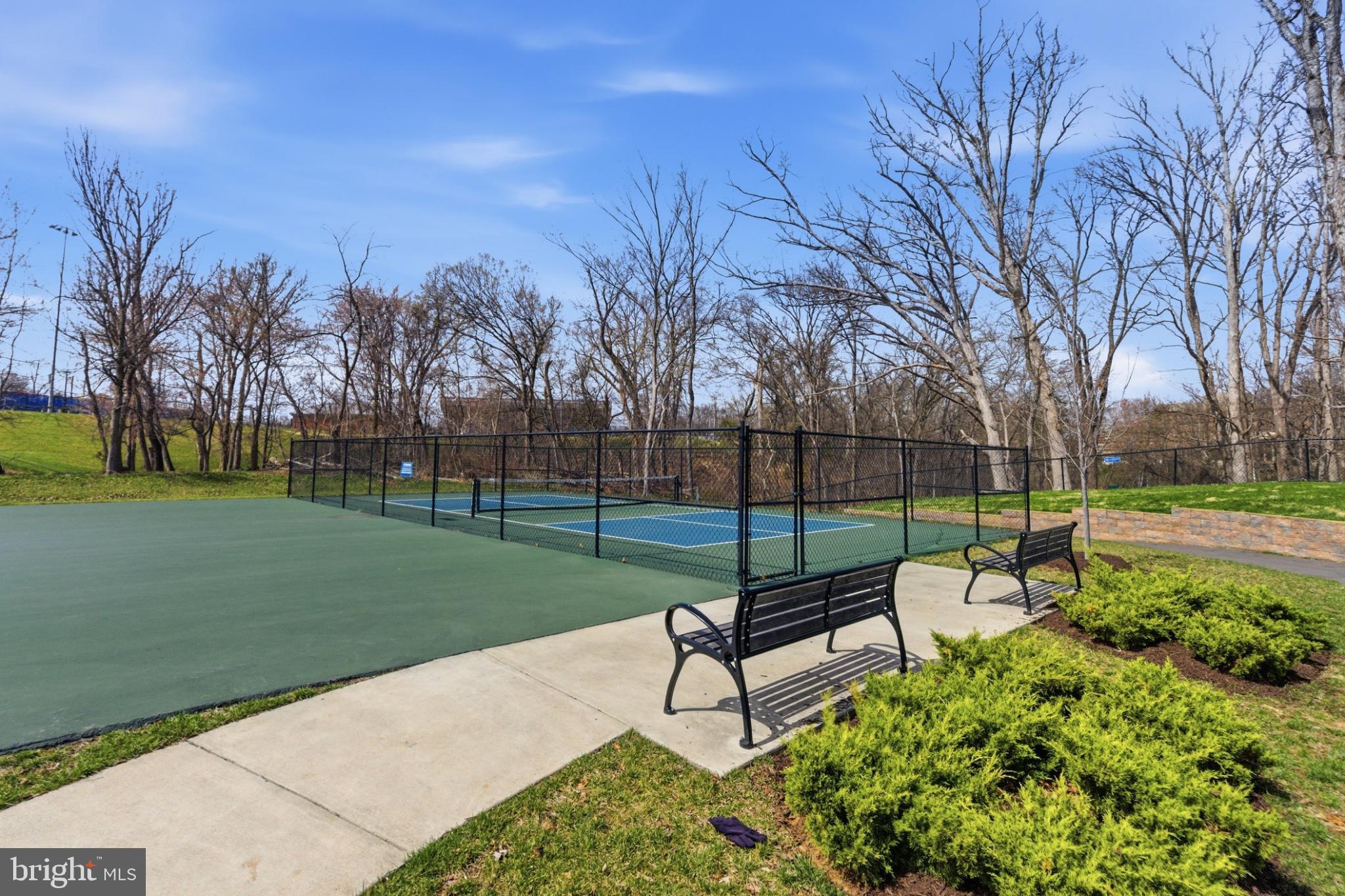 CADENCE AT LANSDOWNE - Residential