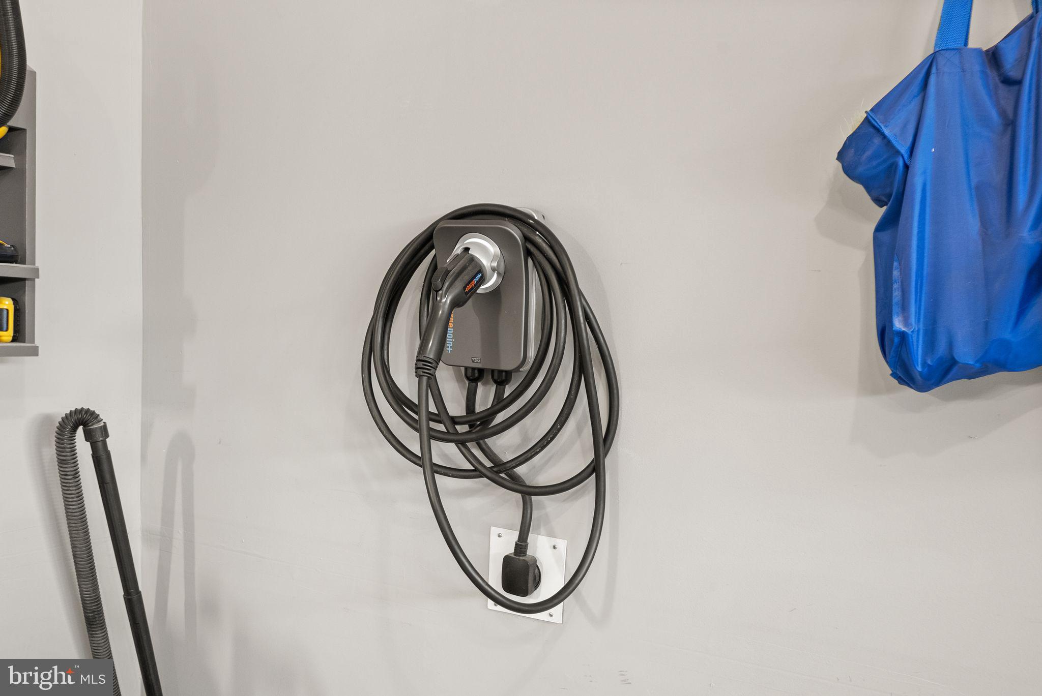 CADENCE AT LANSDOWNE - Residential