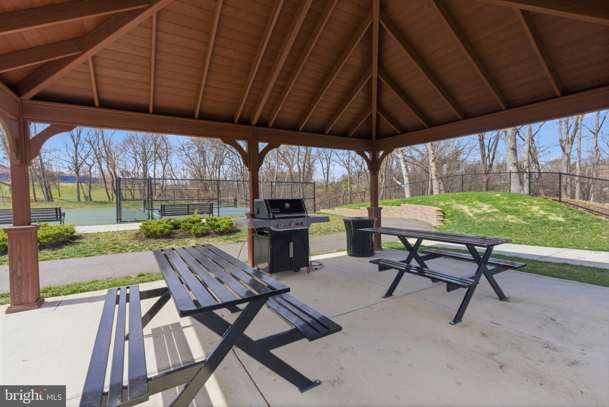 CADENCE AT LANSDOWNE - Residential