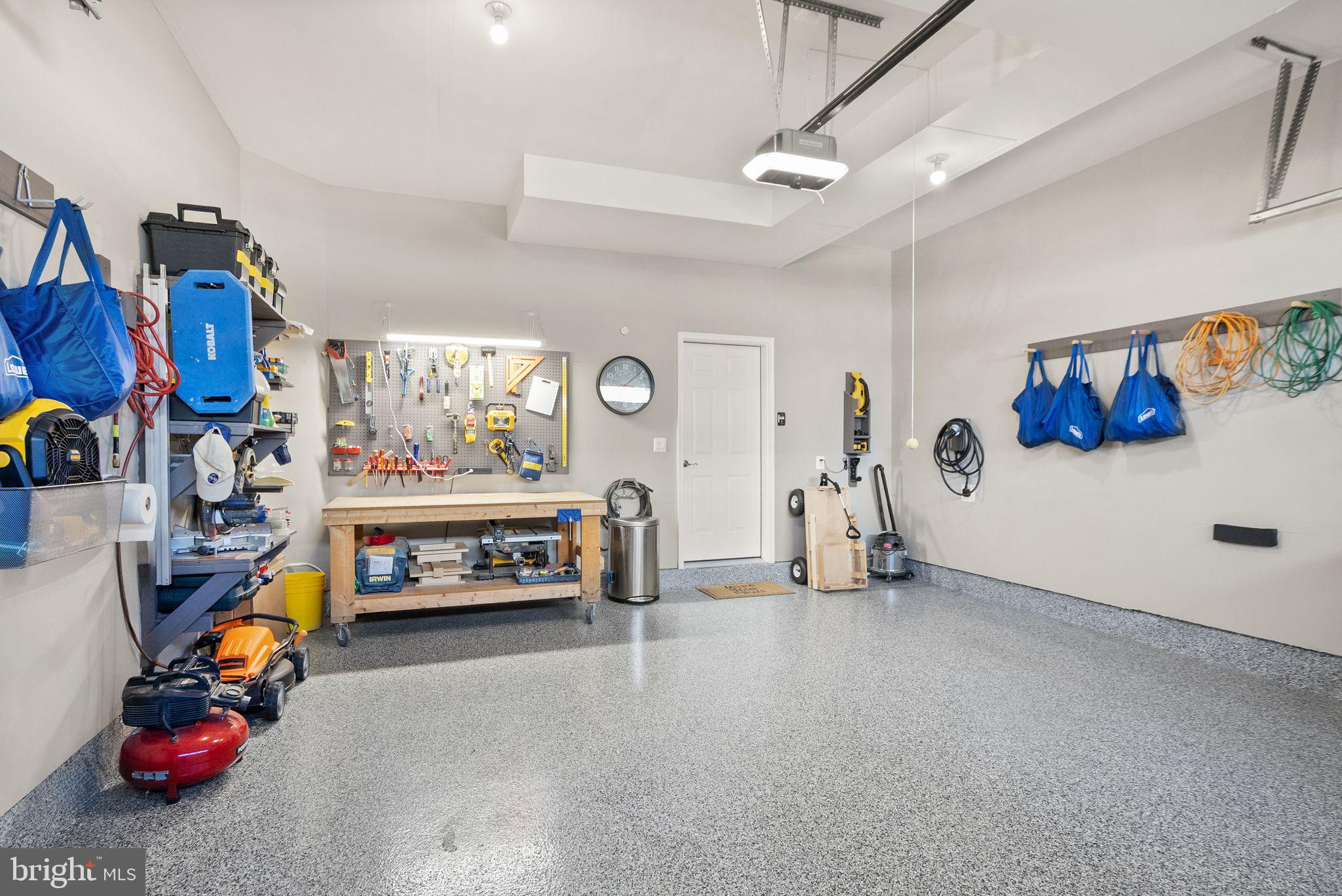 CADENCE AT LANSDOWNE - Residential