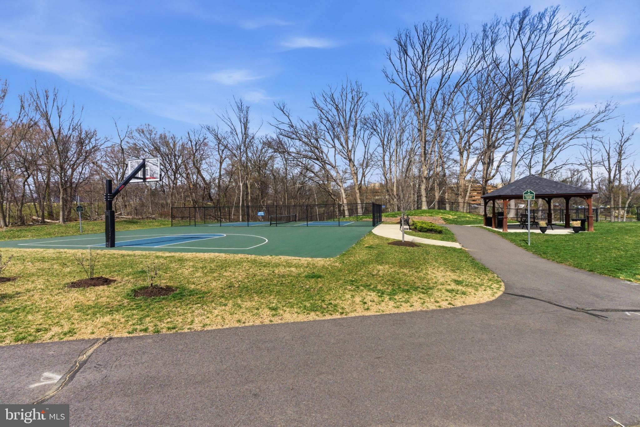 CADENCE AT LANSDOWNE - Residential