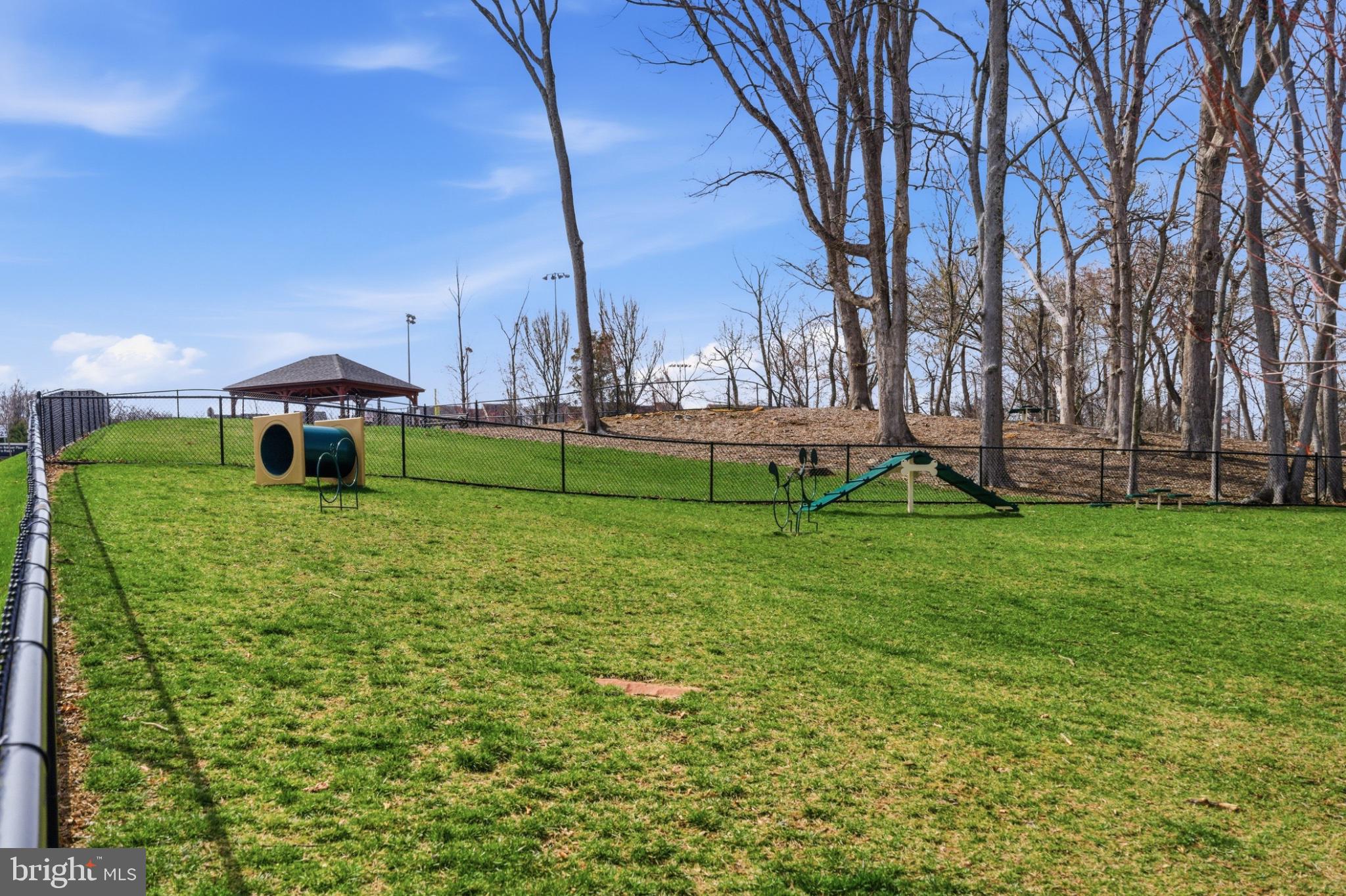 CADENCE AT LANSDOWNE - Residential