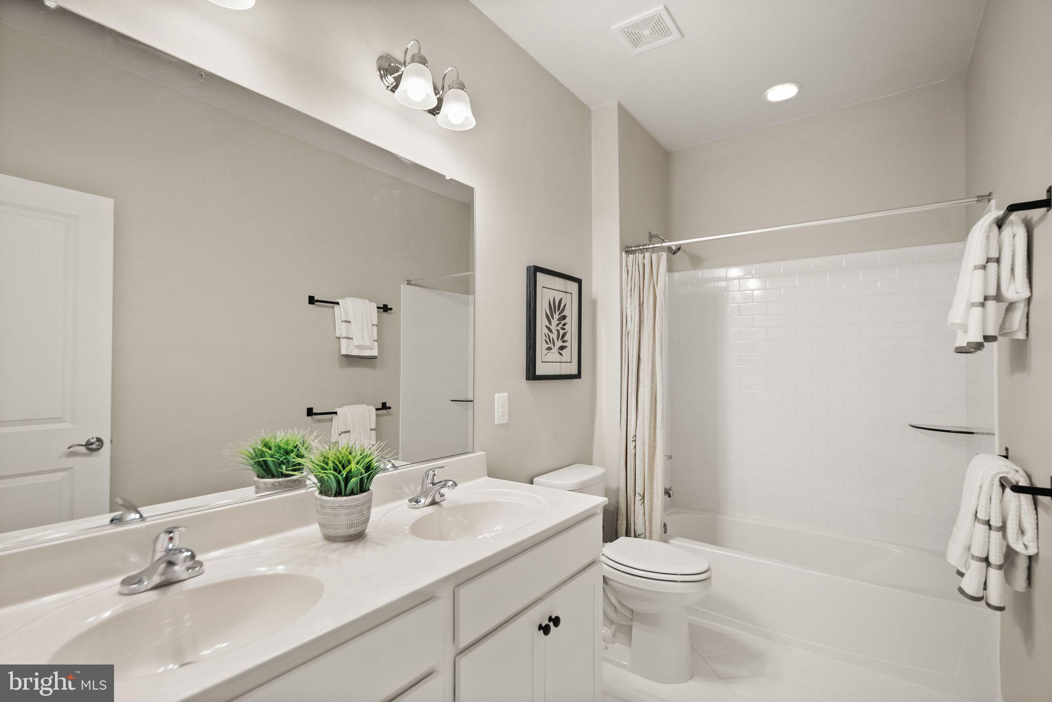 CADENCE AT LANSDOWNE - Residential